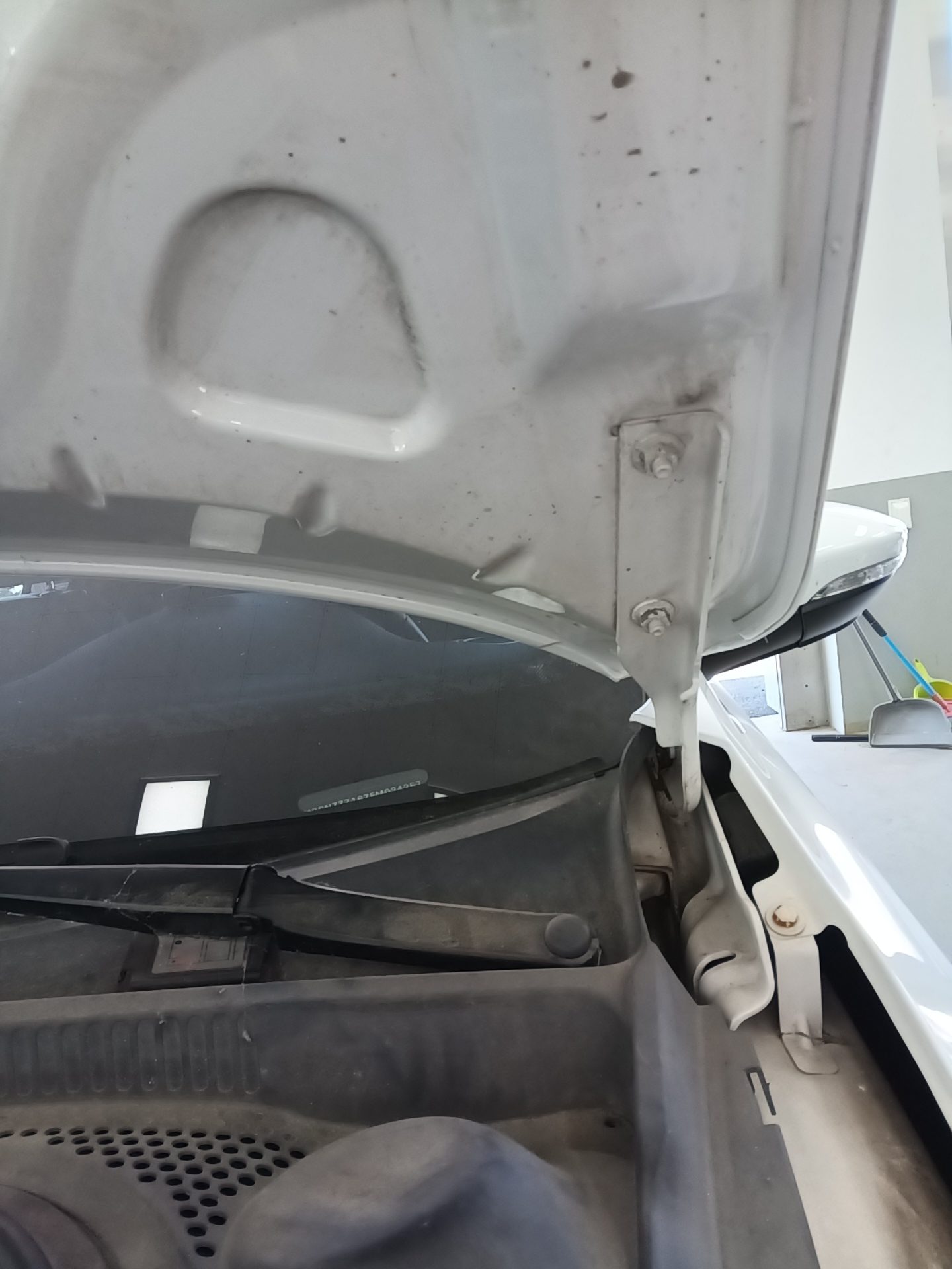 VOLKSWAGEN JETTA (6TH GEN) 2.0 TDI BLUEMOTION PREMIUM 2015 - zdjęcie 30