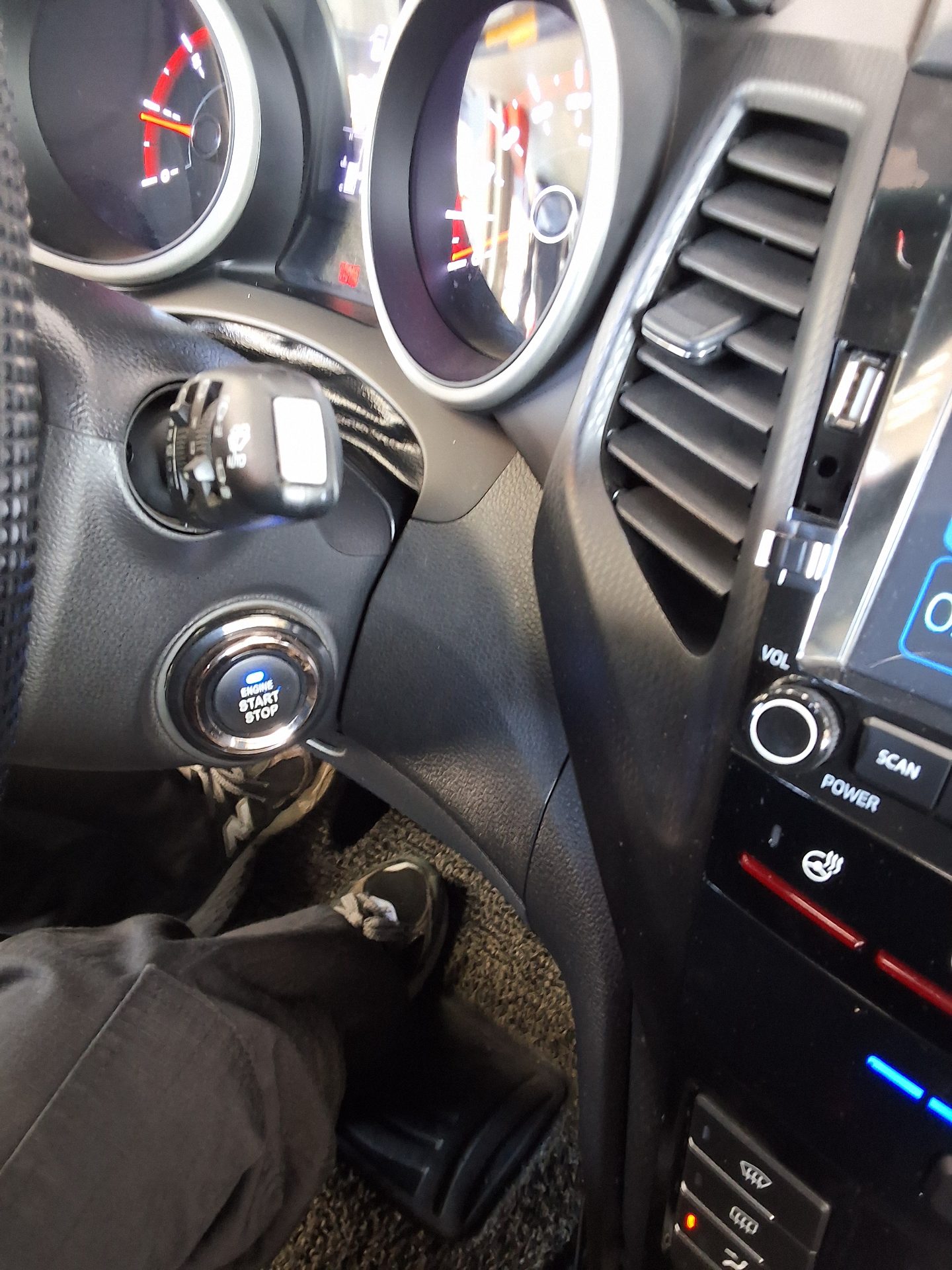 KG MOBILITY (SSANGYONG) TIVOLI AIR DIESEL 2WD IX 2018 - zdjęcie 24