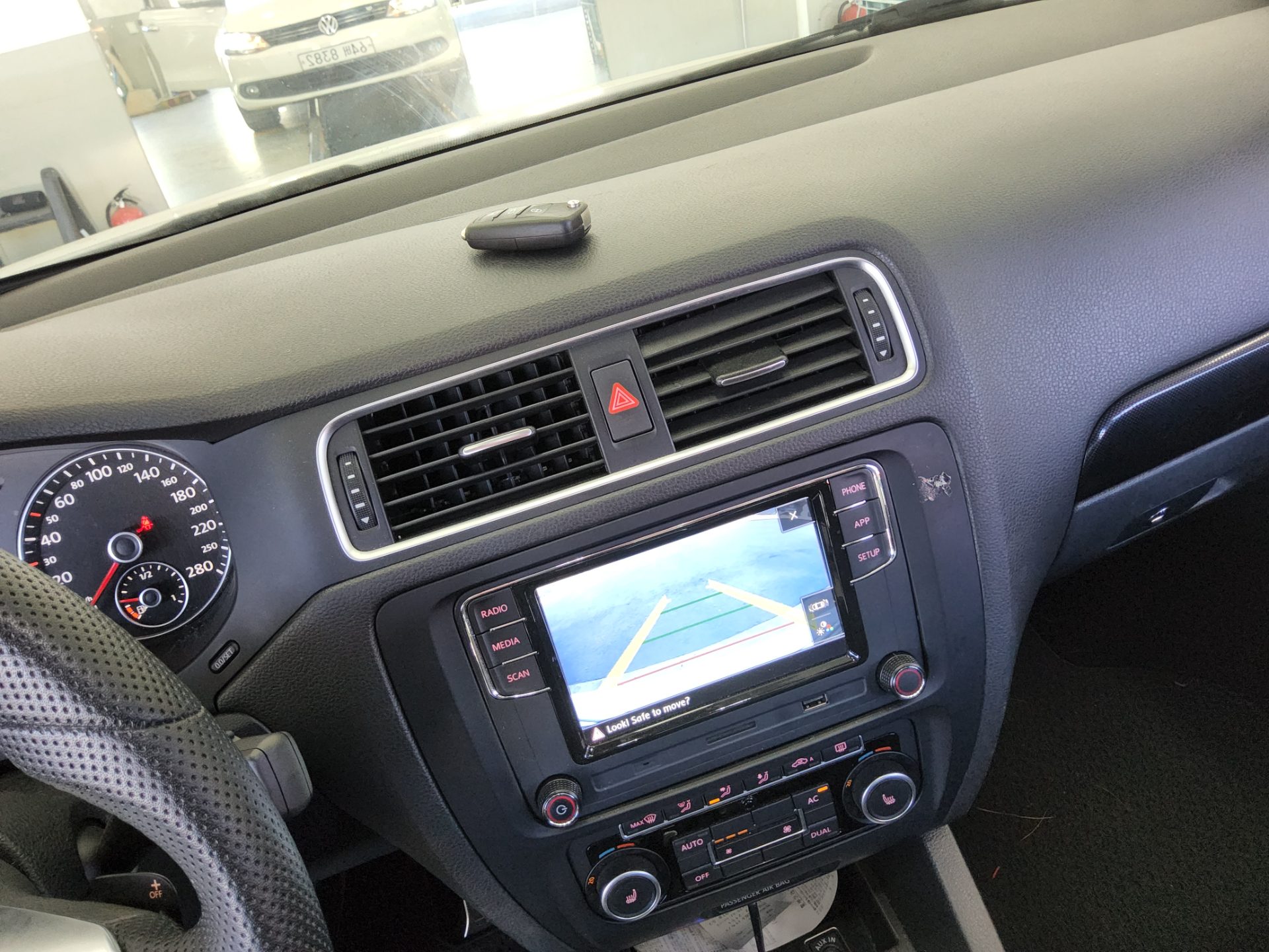 VOLKSWAGEN JETTA (6TH GEN) 2.0 TDI 2012 - zdjęcie 17