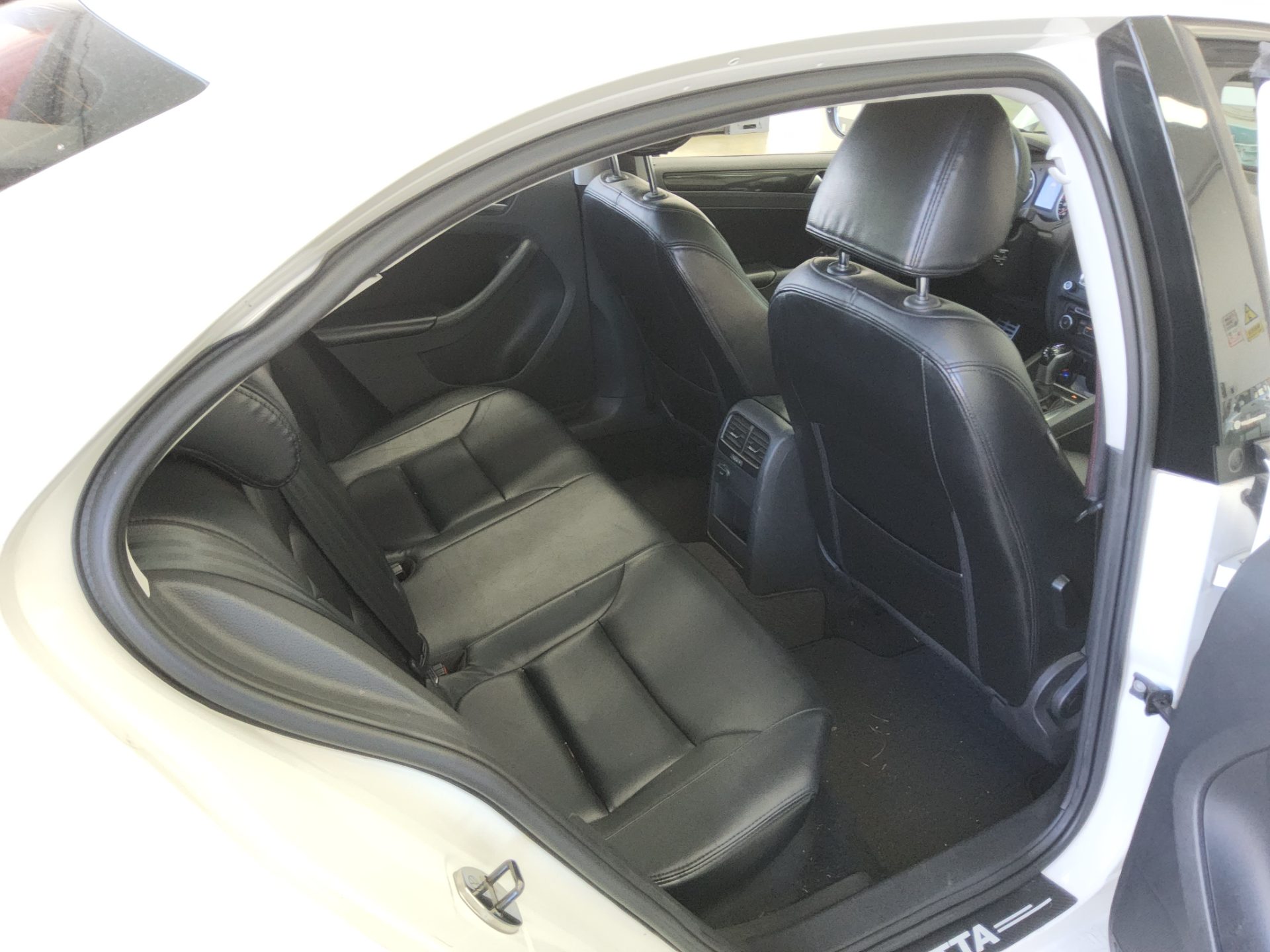 VOLKSWAGEN JETTA (6TH GEN) 2.0 TDI 2012 - zdjęcie 13