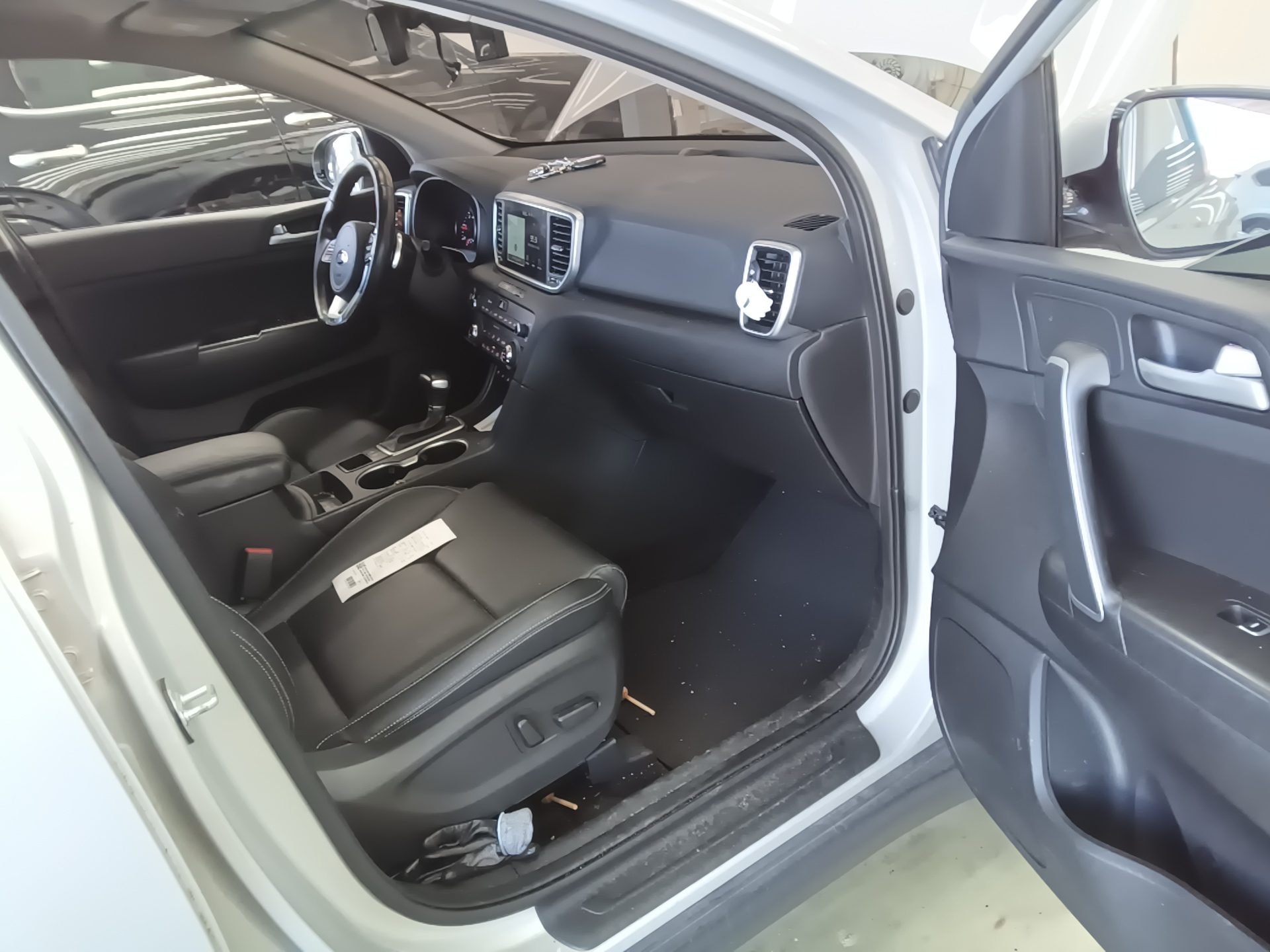 KIA SPORTAGE THE BOLD R2.0 DIESEL 2WD PRESTIGE 2019 - zdjęcie 14