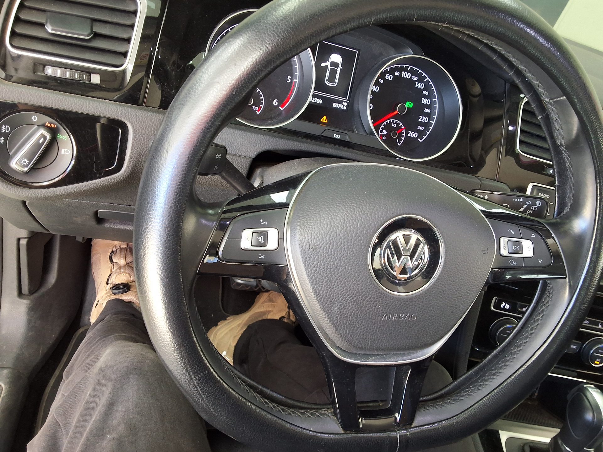 VOLKSWAGEN GOLF (7TH GEN) 2.0 TDI 2016 - zdjęcie 23