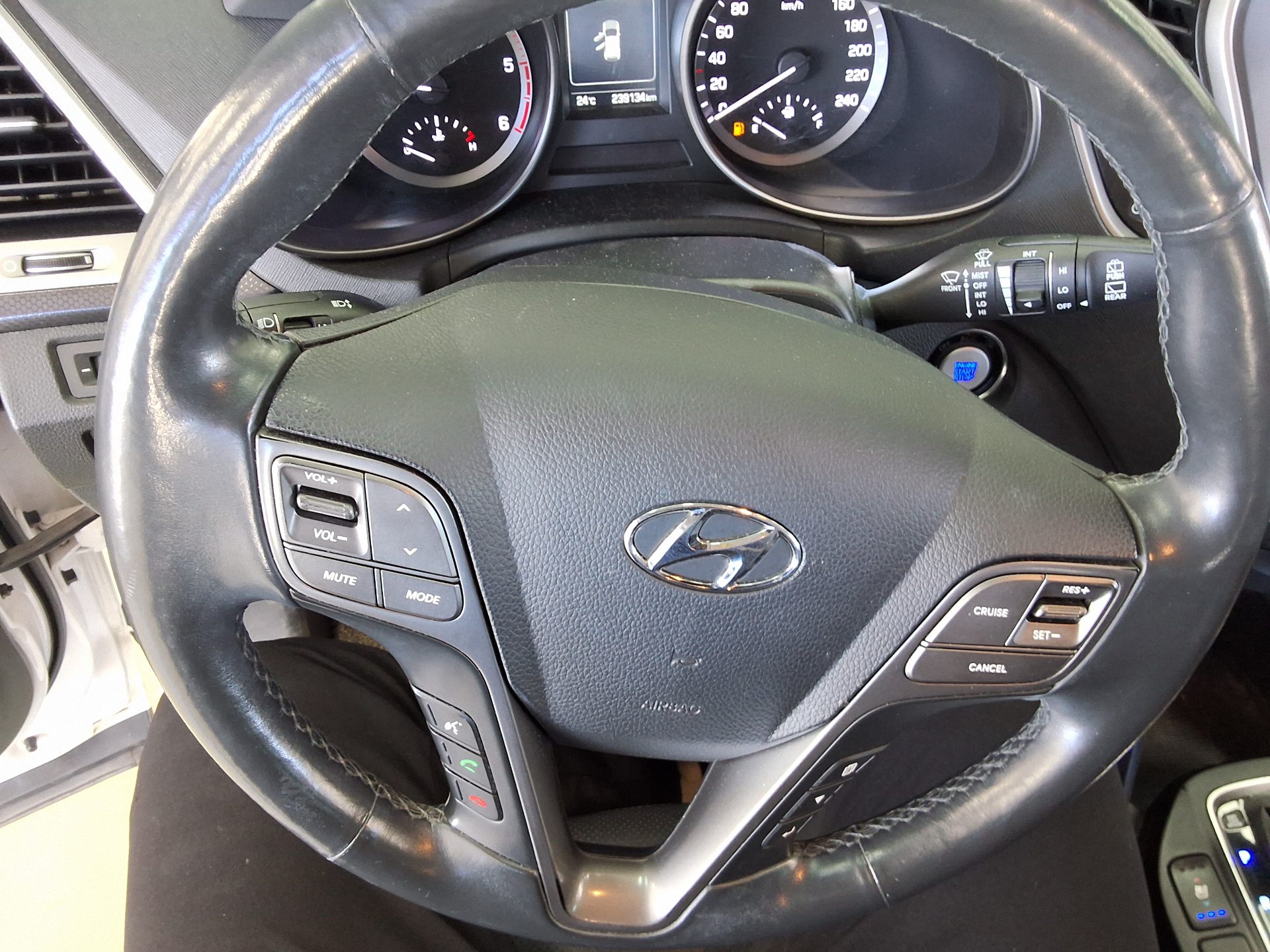 HYUNDAI SANTA FE THE PRIME DIESEL R2.0 4WD PREMIUM 2017 - zdjęcie 17