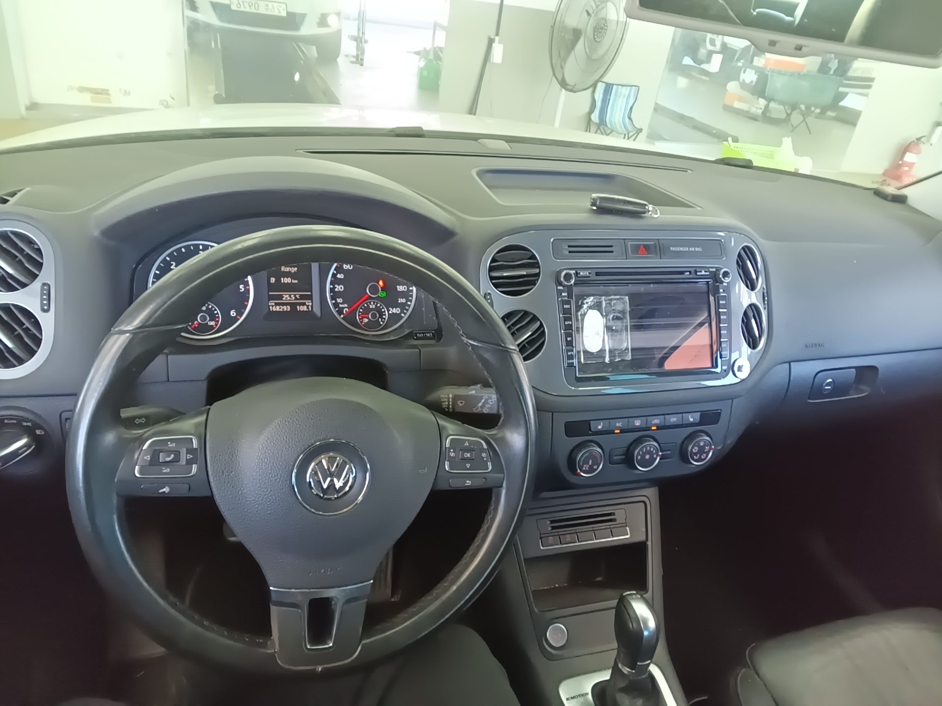 VOLKSWAGEN TIGUAN 2.0 TDI BLUEMOTION 2016 - zdjęcie 17