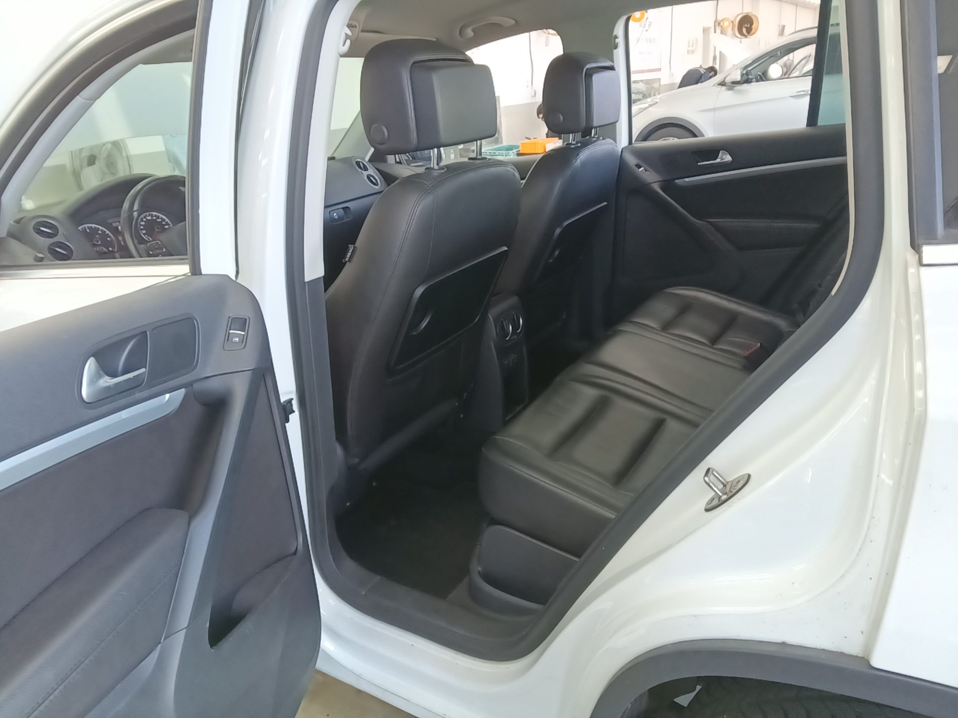 VOLKSWAGEN TIGUAN 2.0 TDI BLUEMOTION 2016 - zdjęcie 12