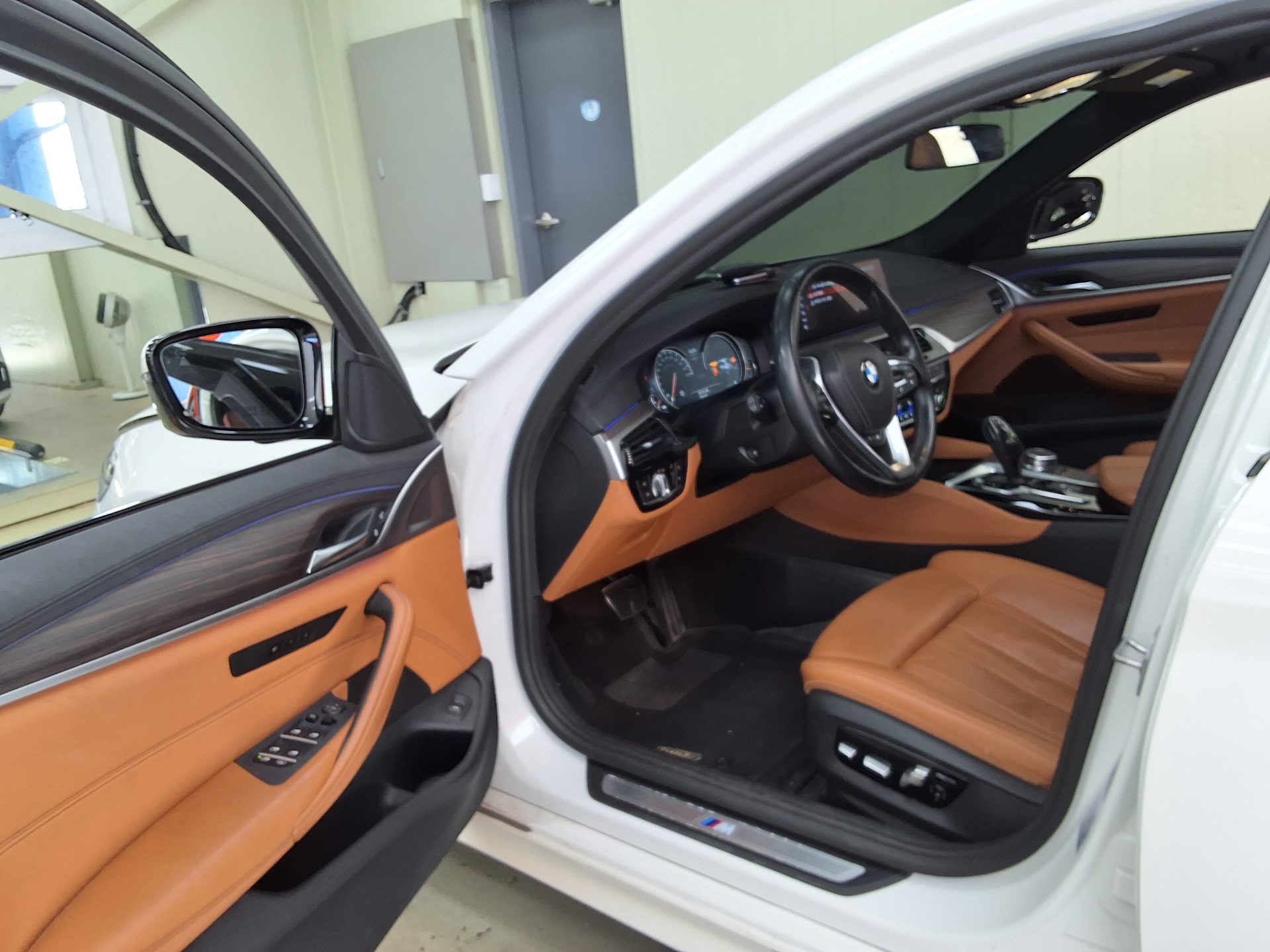 BMW 5 SERIES (7TH GEN) 520d M SPORT PACK PLUS 2017 - zdjęcie 11