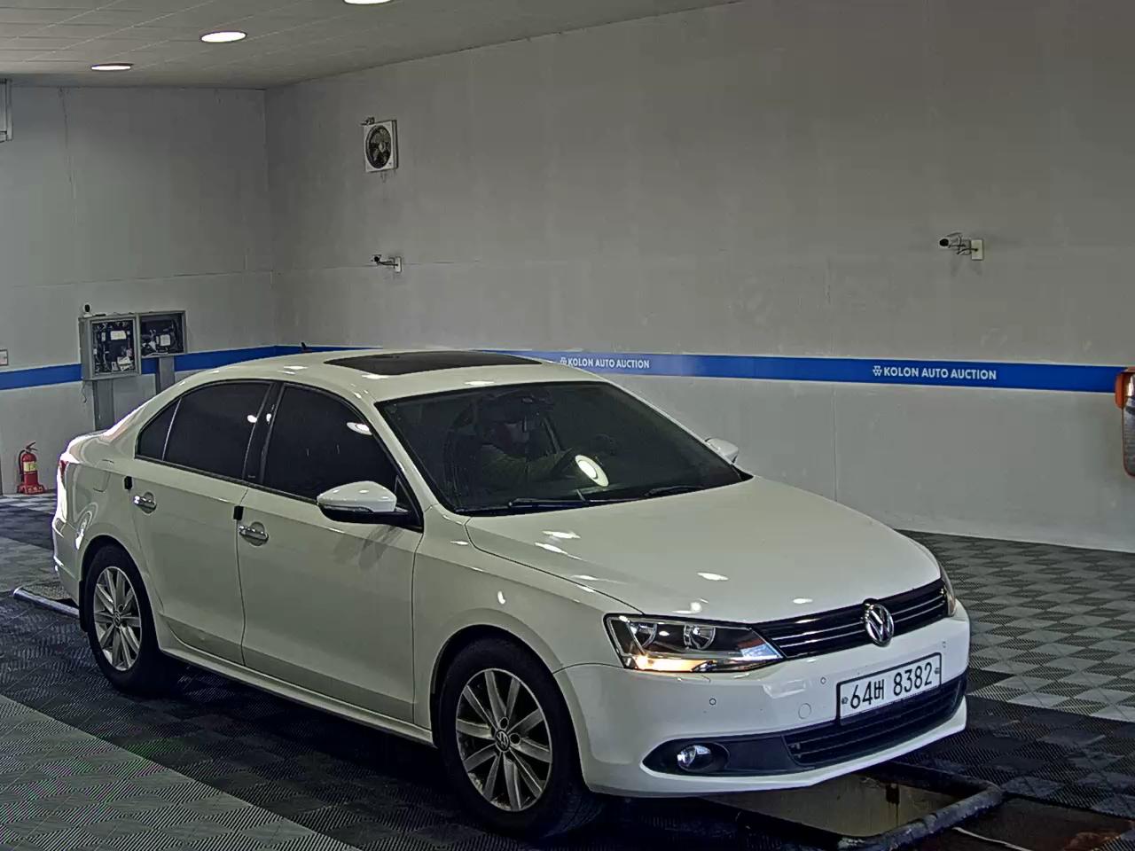VOLKSWAGEN JETTA (6TH GEN) 2.0 TDI 2012 - zdjęcie 3