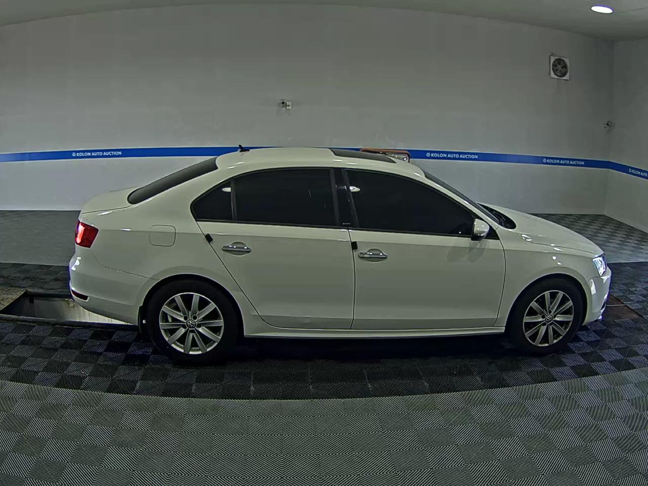 VOLKSWAGEN JETTA (6TH GEN) 2.0 TDI 2012 - zdjęcie 4