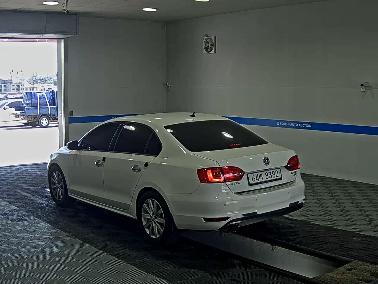 VOLKSWAGEN JETTA (6TH GEN) 2.0 TDI 2012 - zdjęcie 6