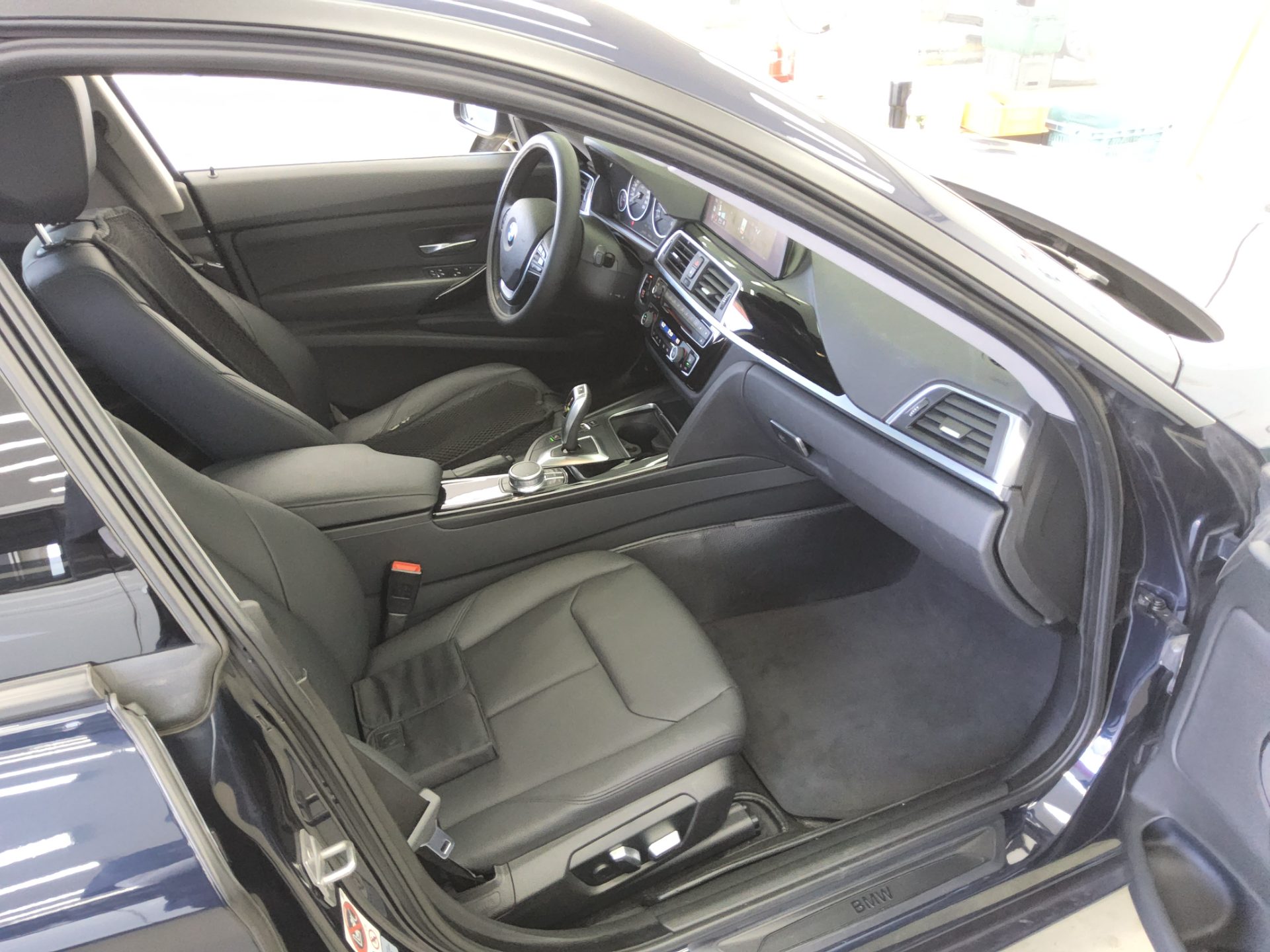 BMW GRAN TURISMO (GT) 3 SERIES GT 320d 2017 - zdjęcie 14
