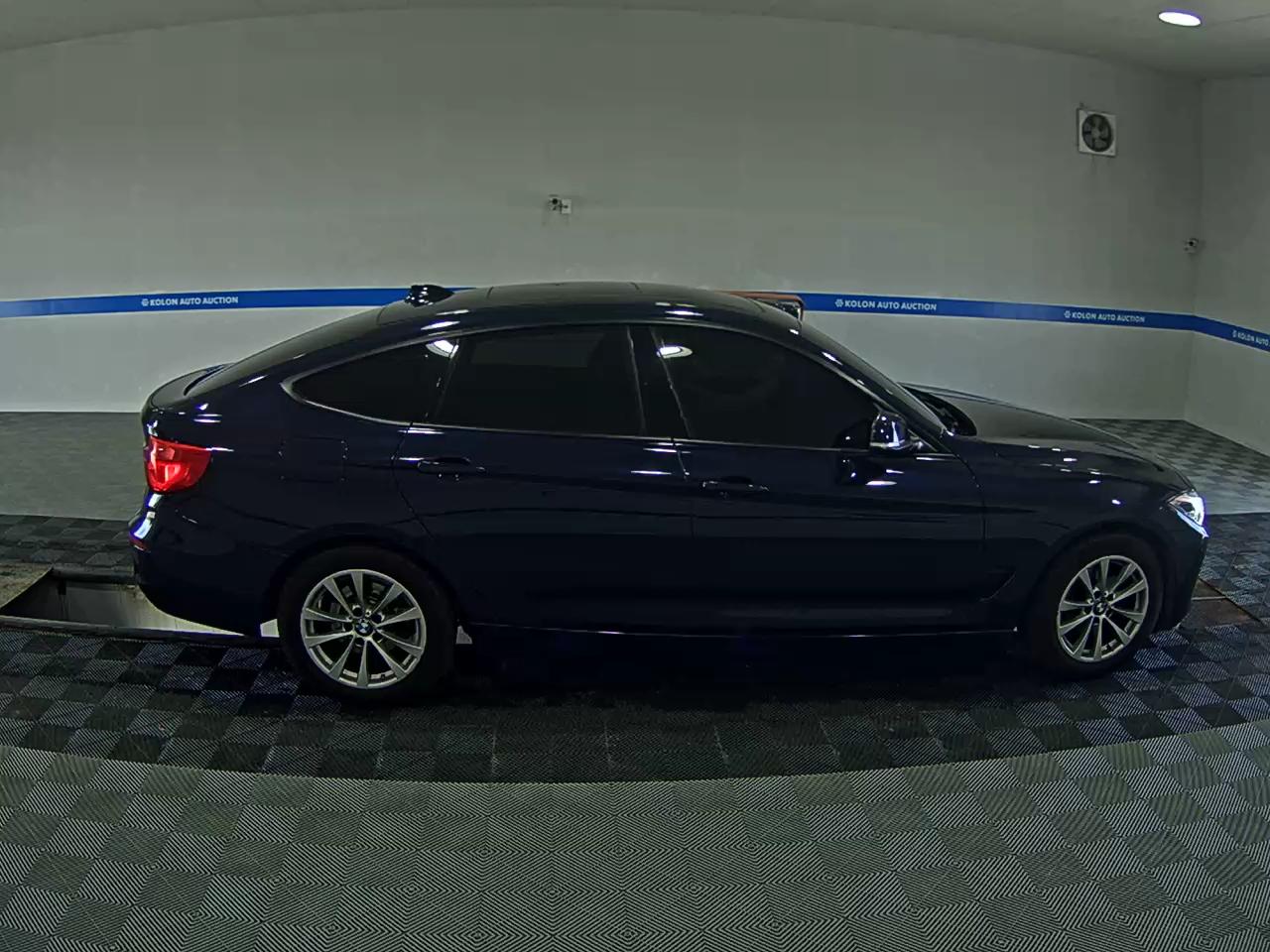 BMW GRAN TURISMO (GT) 3 SERIES GT 320d 2017 - zdjęcie 4