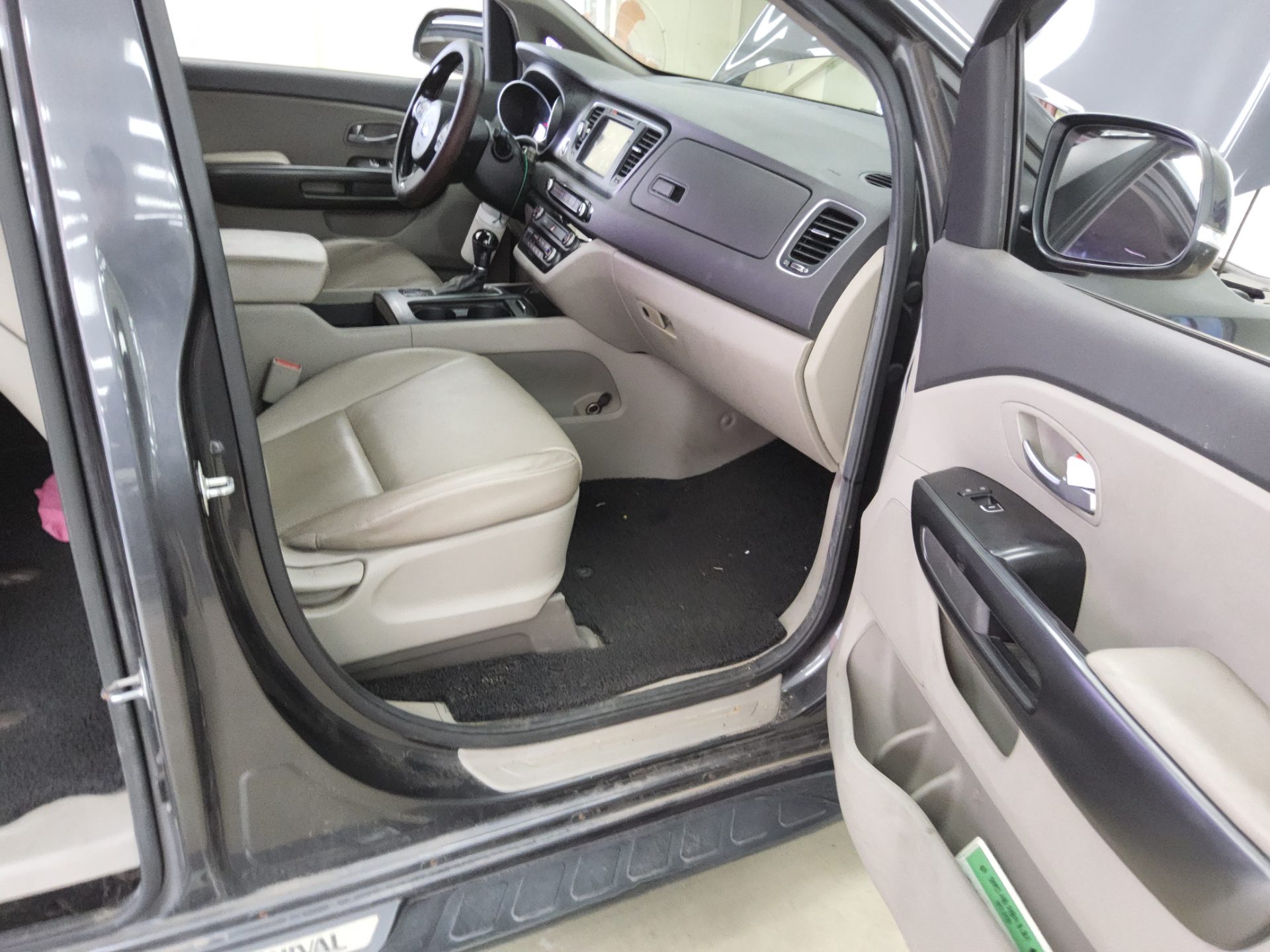 KIA ALL NEW CARNIVAL 9-SEATER DIESEL LUXURY 2015 - zdjęcie 14
