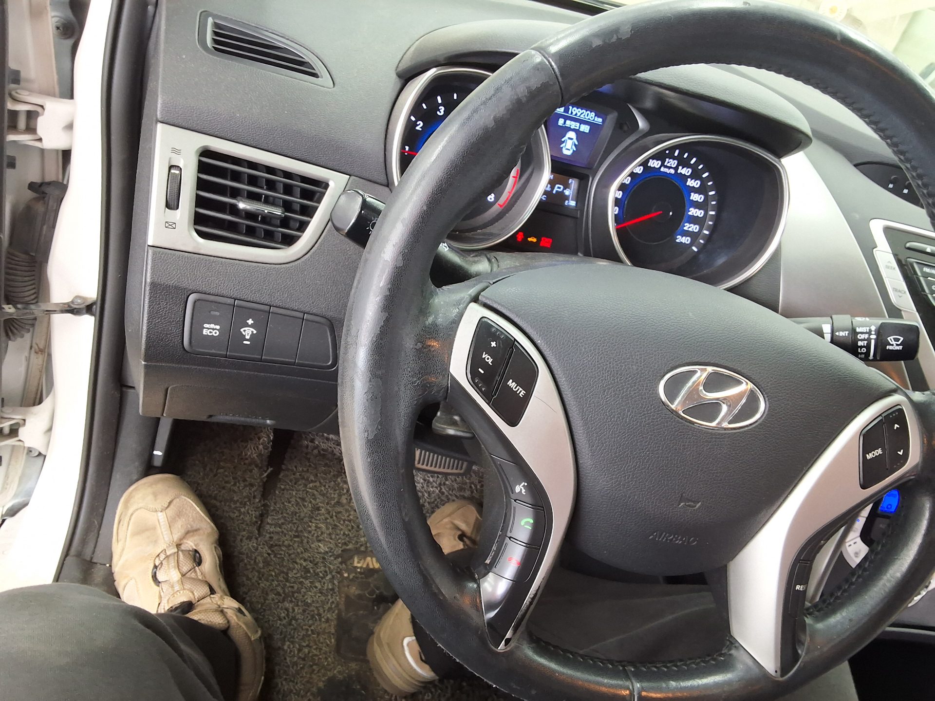 HYUNDAI AVANTE MD M16 GDi PREMIER 2012 - zdjęcie 23