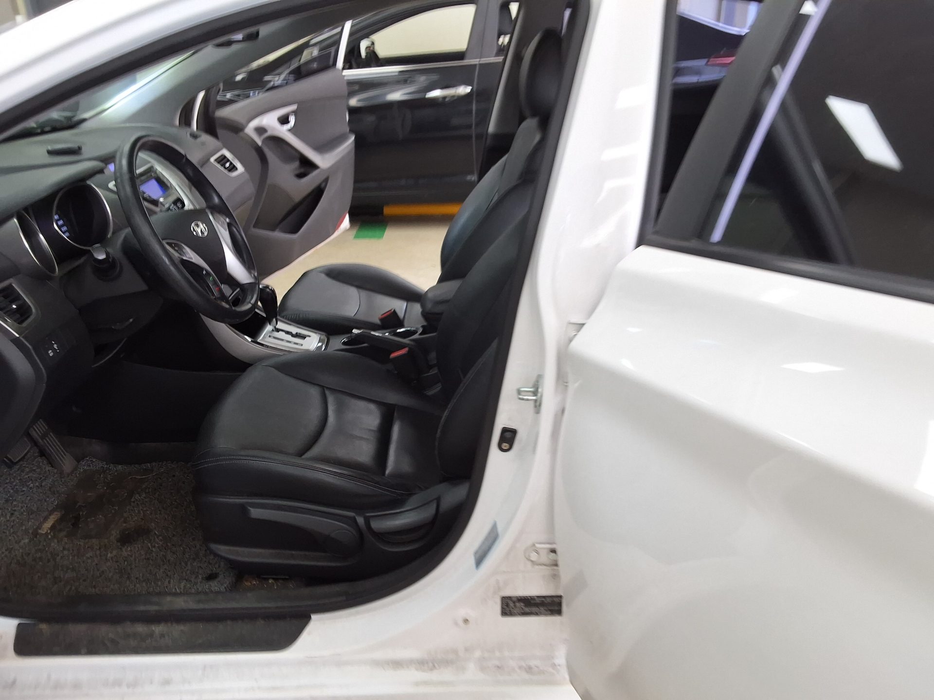 HYUNDAI AVANTE MD M16 GDi PREMIER 2012 - zdjęcie 11