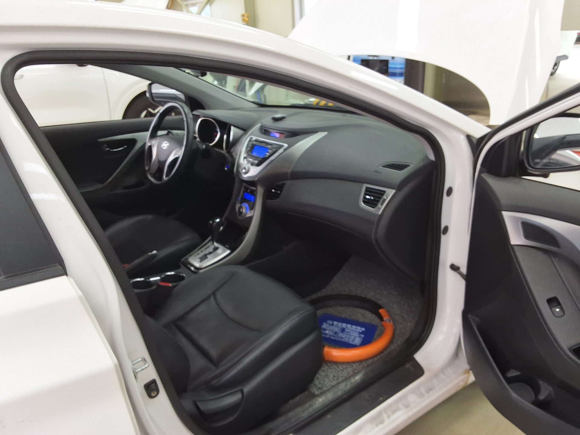 HYUNDAI AVANTE MD M16 GDi PREMIER 2012 - zdjęcie 15