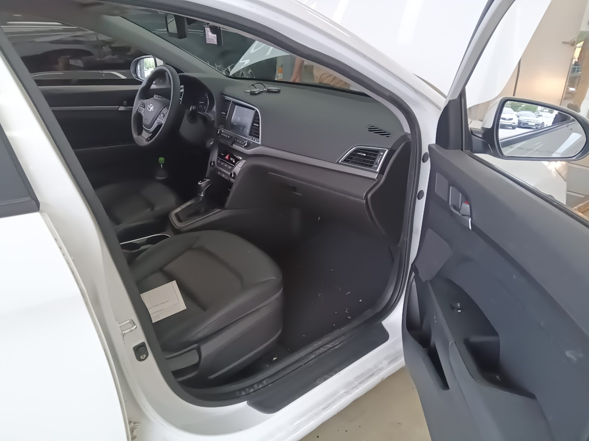 HYUNDAI AVANTE AD 1.6 GDi VALUE PLUS 2018 - zdjęcie 14