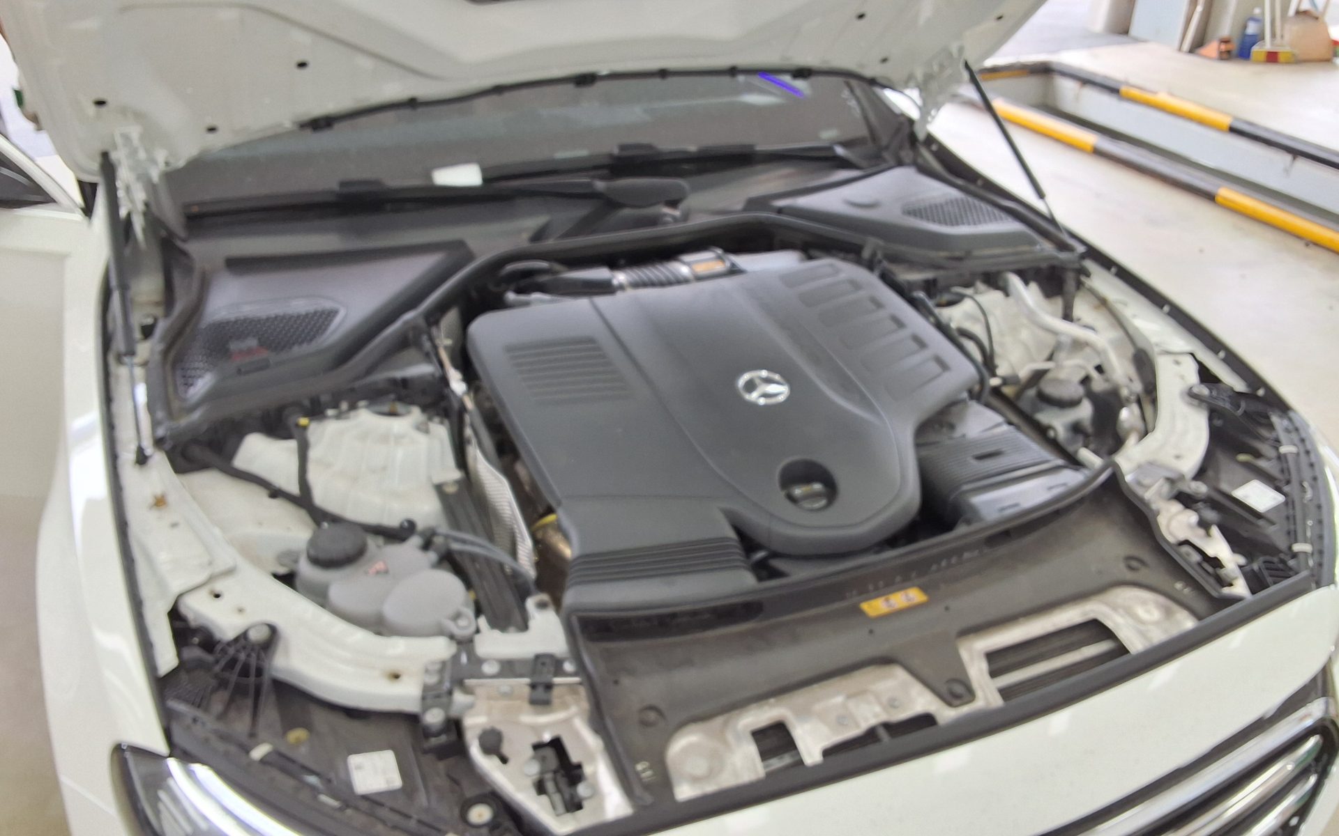 MERCEDES-BENZ E-CLASS (6TH GEN) E450 4MATIC 2025 - zdjęcie 21