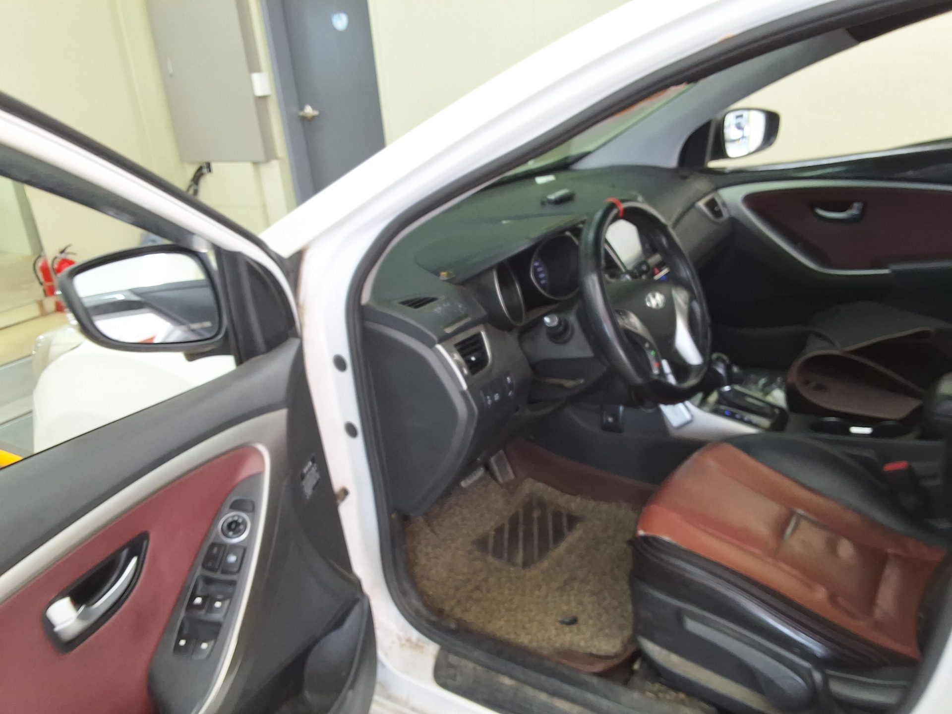 HYUNDAI NEW i30 1.6 VGT UNIQUE 2012 - zdjęcie 11