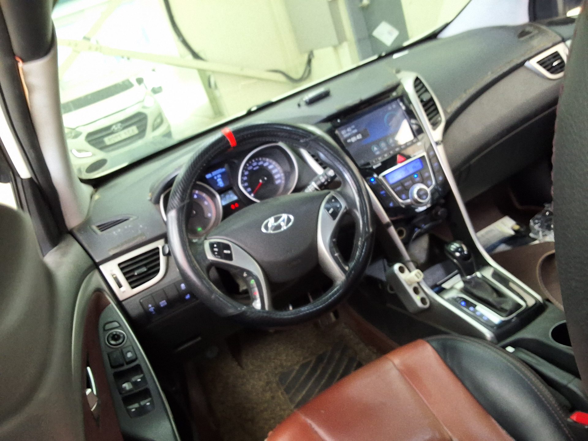 HYUNDAI NEW i30 1.6 VGT UNIQUE 2012 - zdjęcie 12