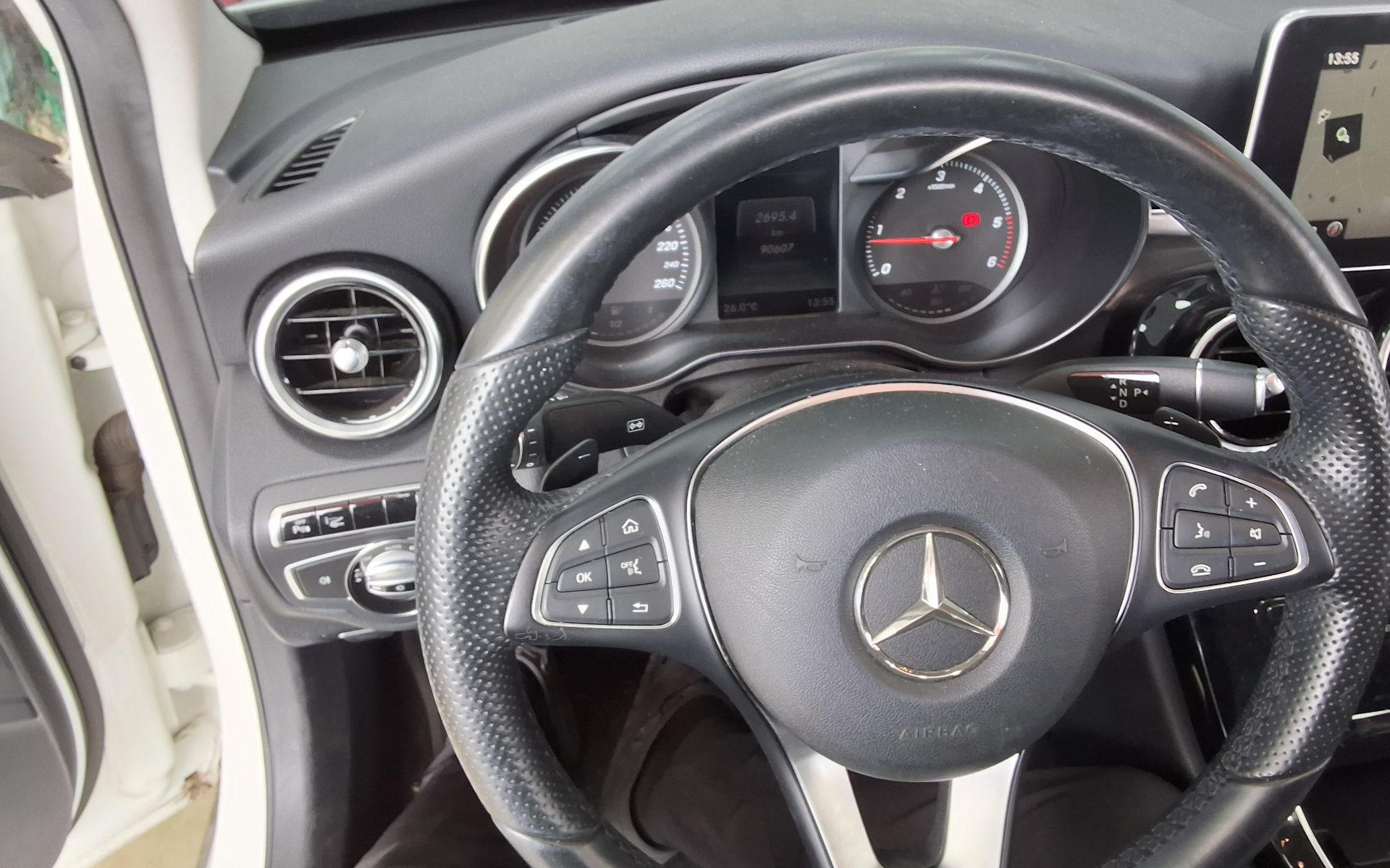 MERCEDES-BENZ C-CLASS (4TH GEN) C220 CDI BLUETEC AVANTGARDE 2015 - zdjęcie 17