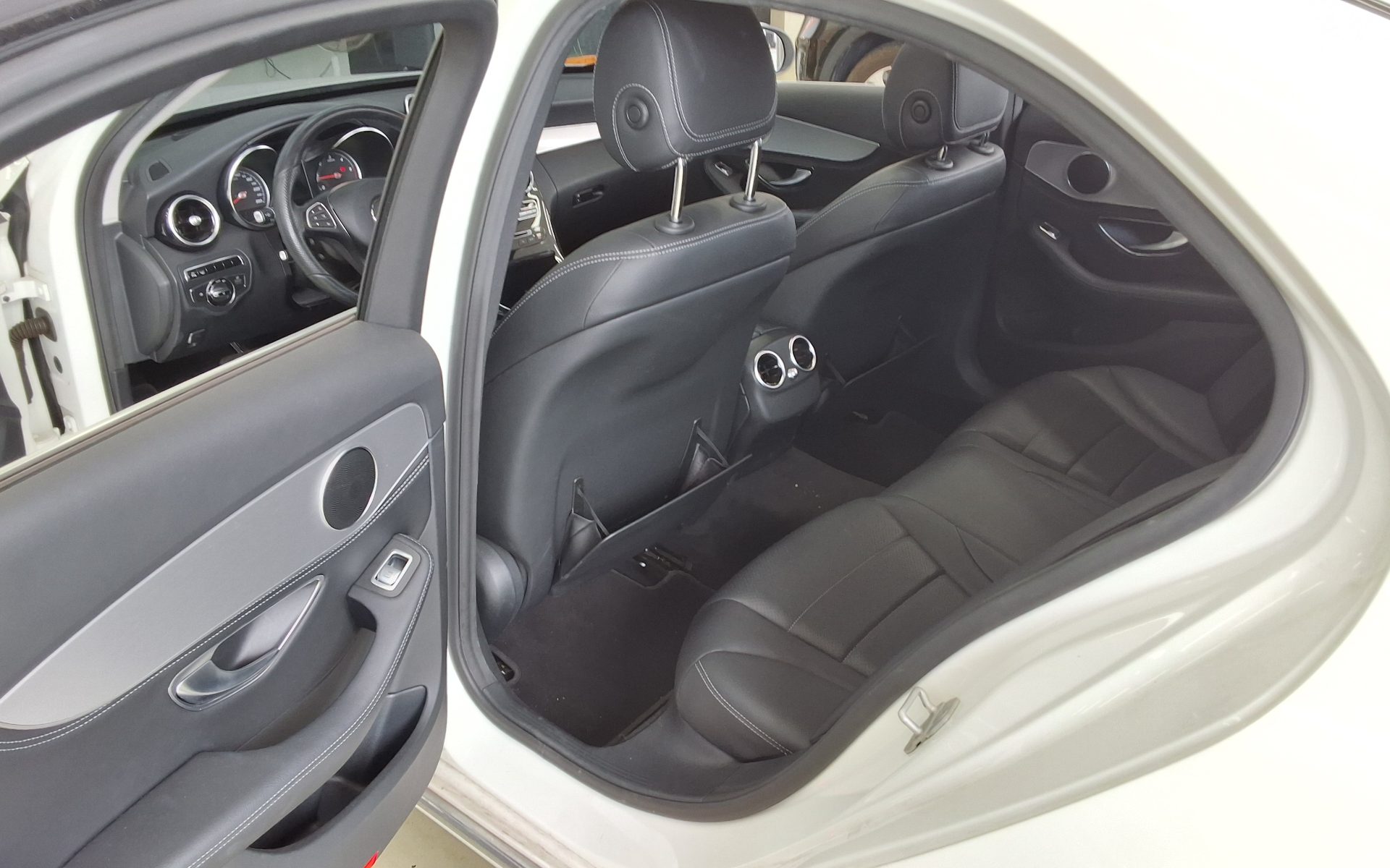 MERCEDES-BENZ C-CLASS (4TH GEN) C220 CDI BLUETEC AVANTGARDE 2015 - zdjęcie 12