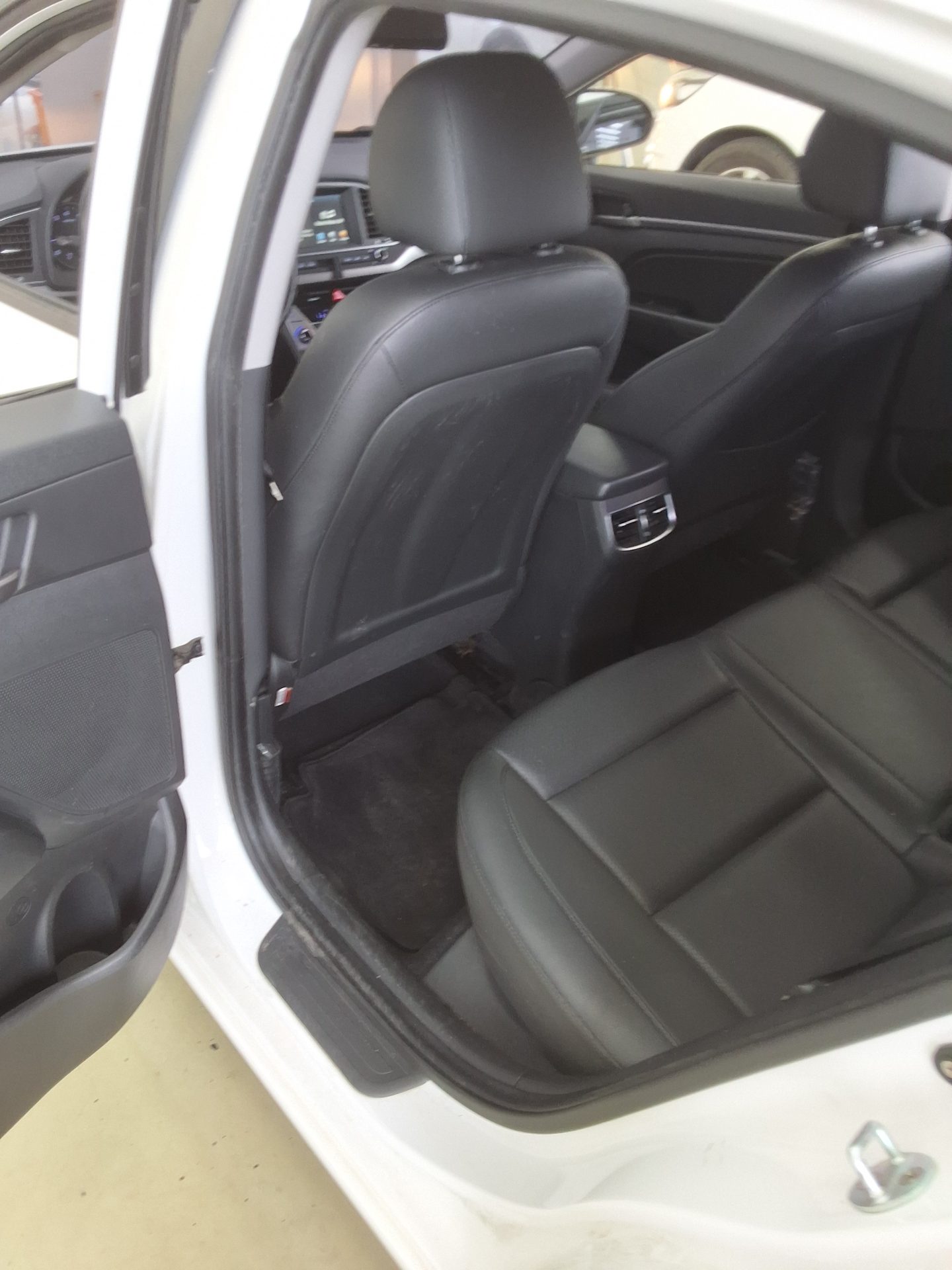 HYUNDAI AVANTE AD 1.6 GDi SMART 2016 - zdjęcie 12