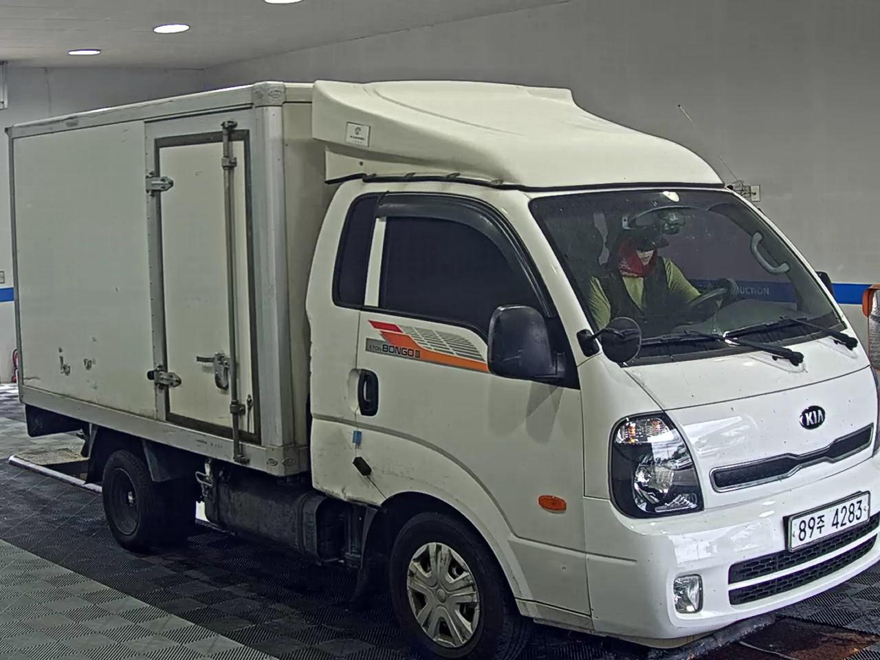 KIA BONGO III CARGO BUILT-IN BOX TRUCK 1 TON KING CAB 2017 - zdjęcie 3