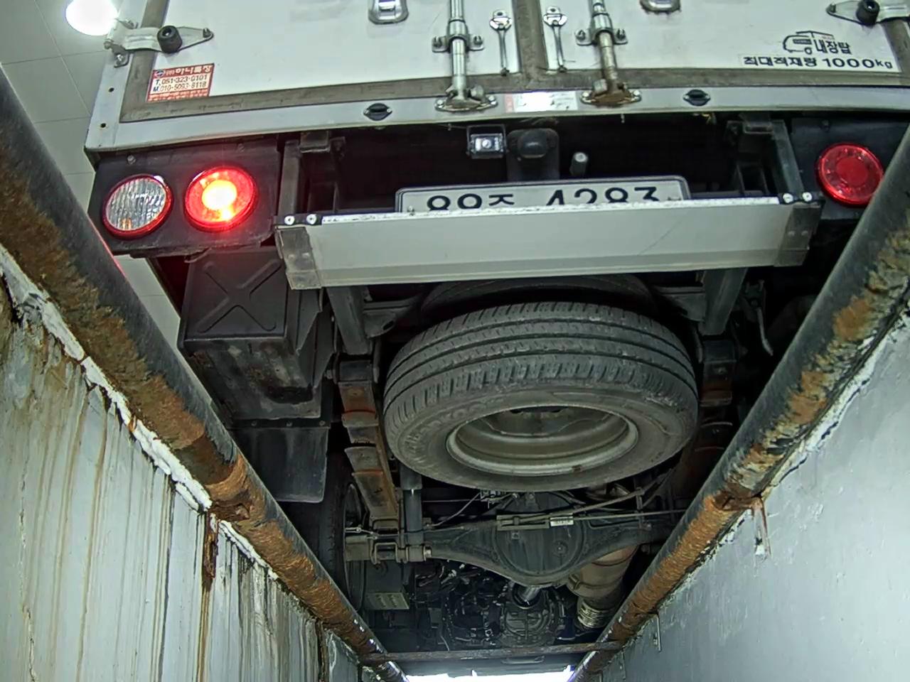 KIA BONGO III CARGO BUILT-IN BOX TRUCK 1 TON KING CAB 2017 - zdjęcie 8
