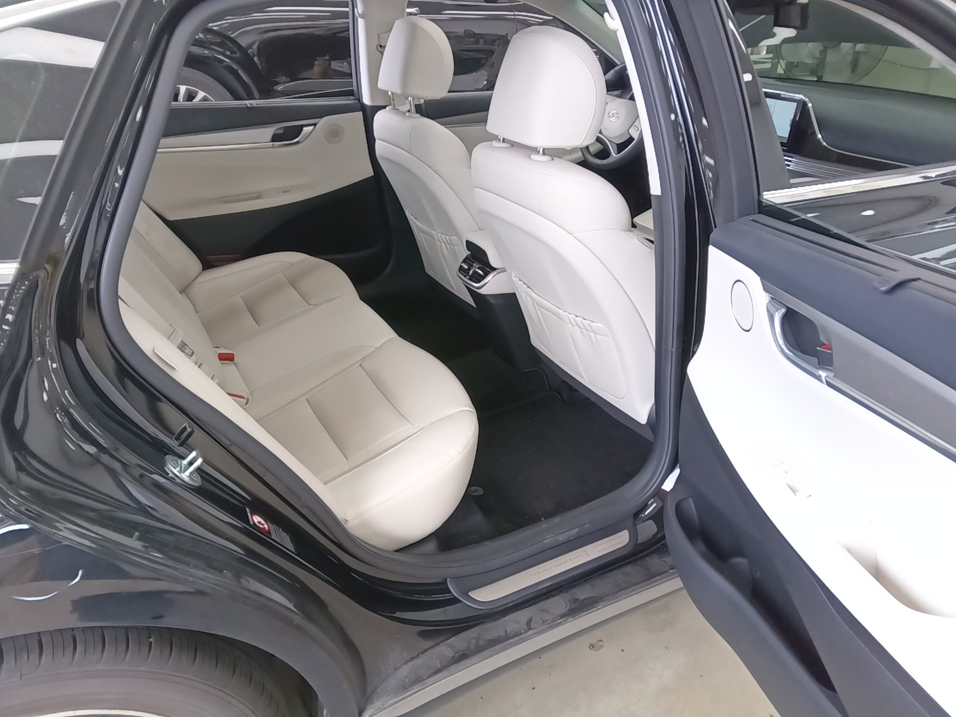 HYUNDAI THE NEW GRANDEUR IG GASOLINE 2.5 LE BLANC 2023 - zdjęcie 13
