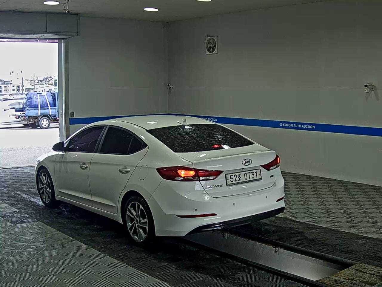 HYUNDAI AVANTE AD 1.6 GDi SMART 2016 - zdjęcie 6