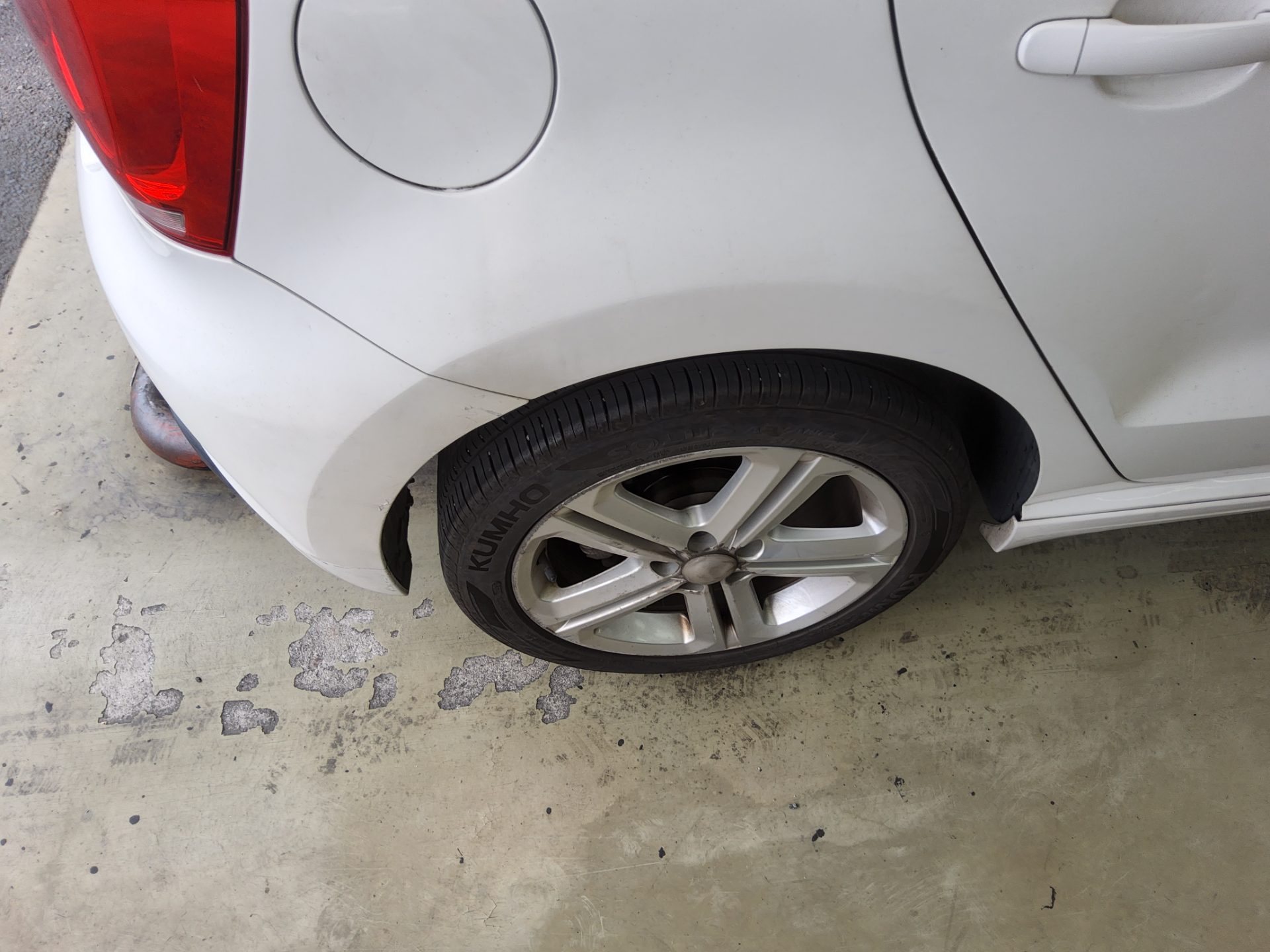 VOLKSWAGEN THE NEW POLO (5TH GEN) 1.6 TDI R LINE 2014 - zdjęcie 23