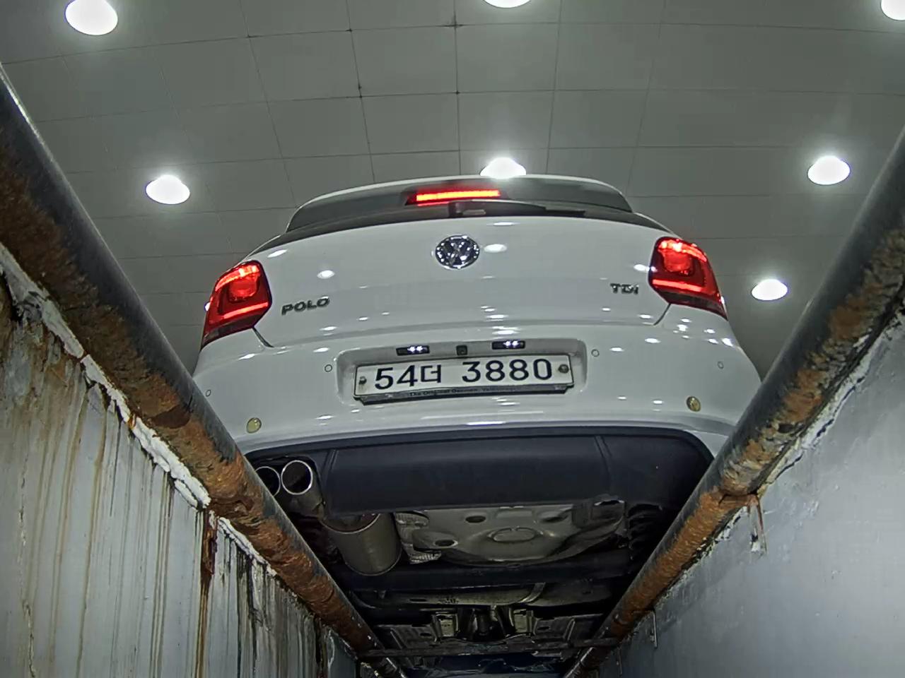 VOLKSWAGEN THE NEW POLO (5TH GEN) 1.6 TDI R LINE 2014 - zdjęcie 8