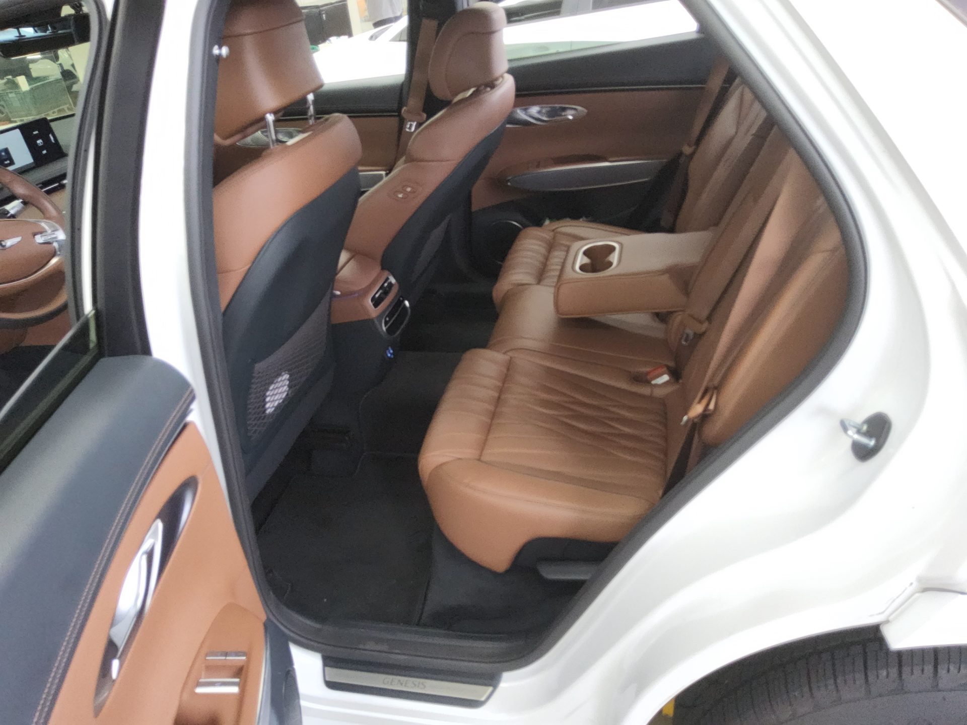 GENESIS GV70 2.5T 2WD BASE MODEL 2023 - zdjęcie 12