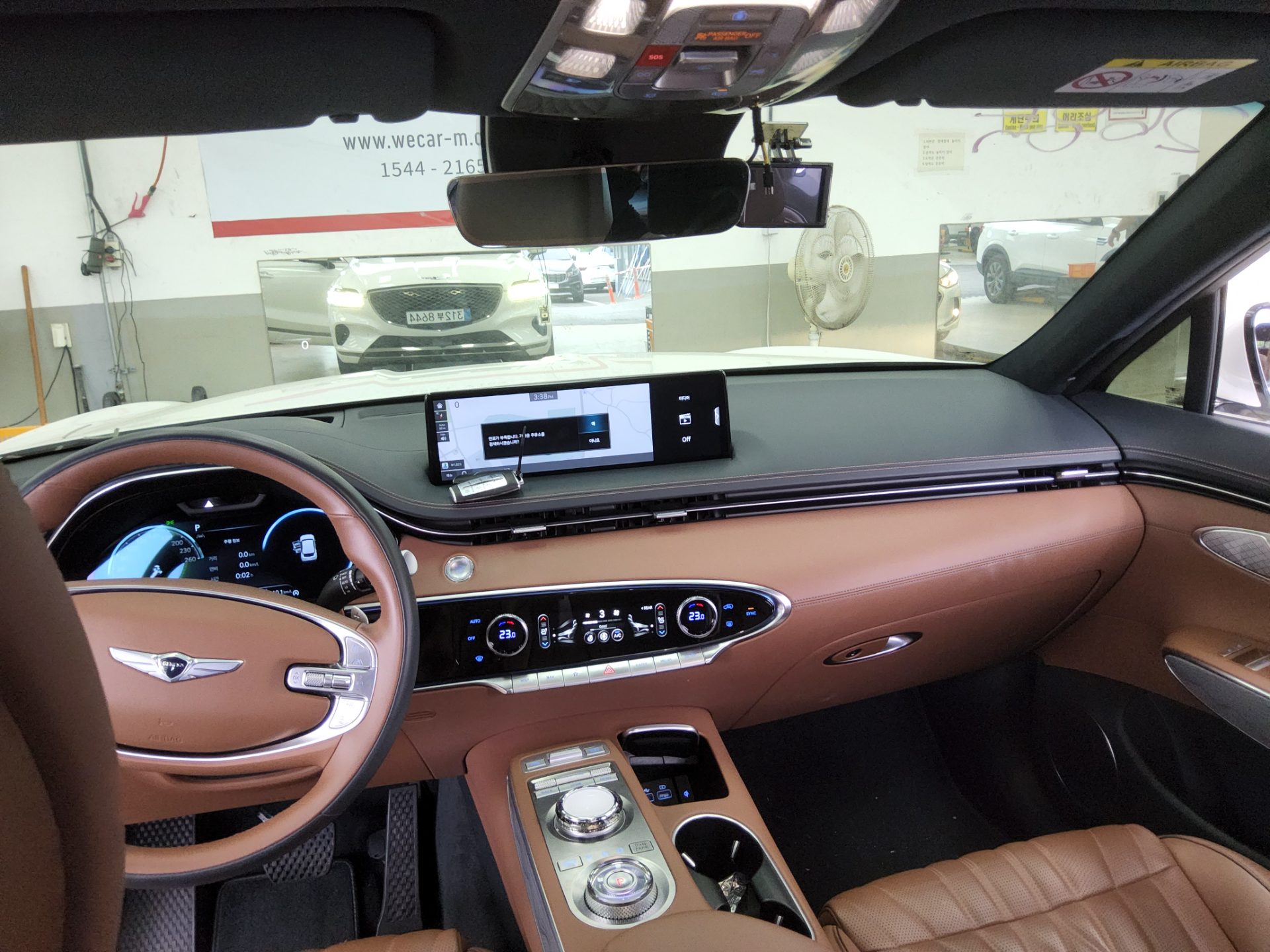 GENESIS GV70 2.5T 2WD BASE MODEL 2023 - zdjęcie 11