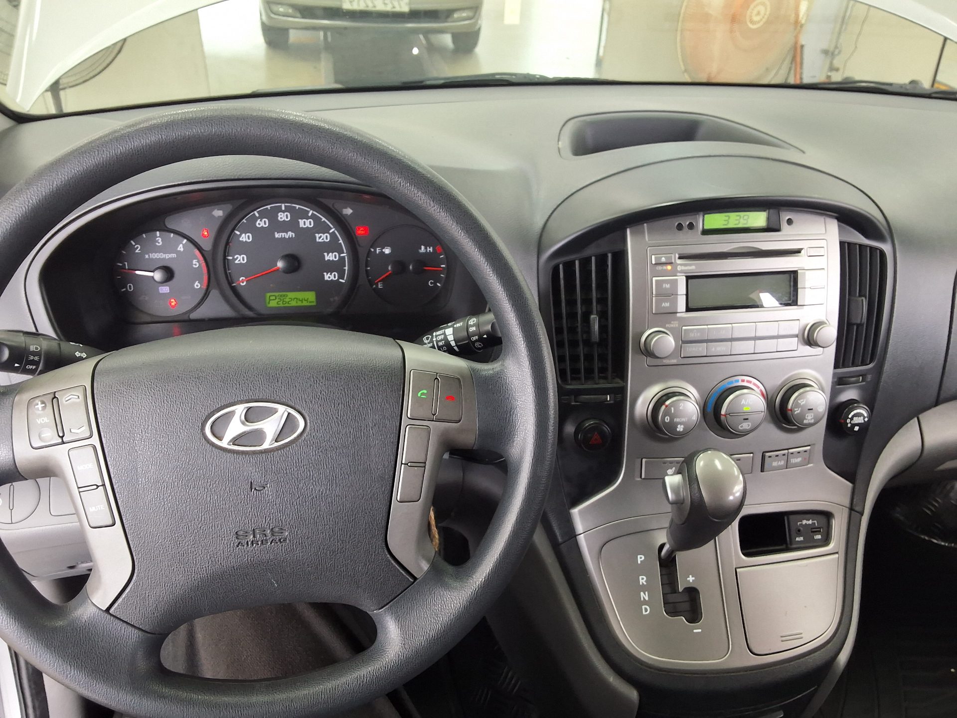 HYUNDAI GRAND STAREX 11-SEATER DIESEL CVX LUXURY 2015 - zdjęcie 18