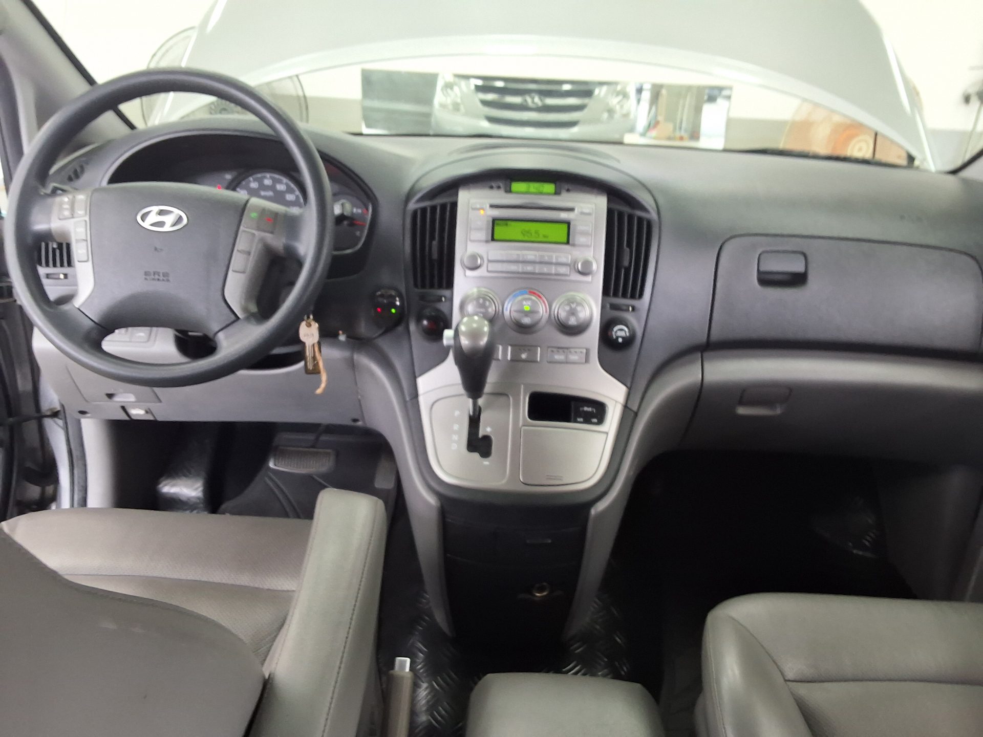 HYUNDAI GRAND STAREX 11-SEATER DIESEL CVX LUXURY 2015 - zdjęcie 12