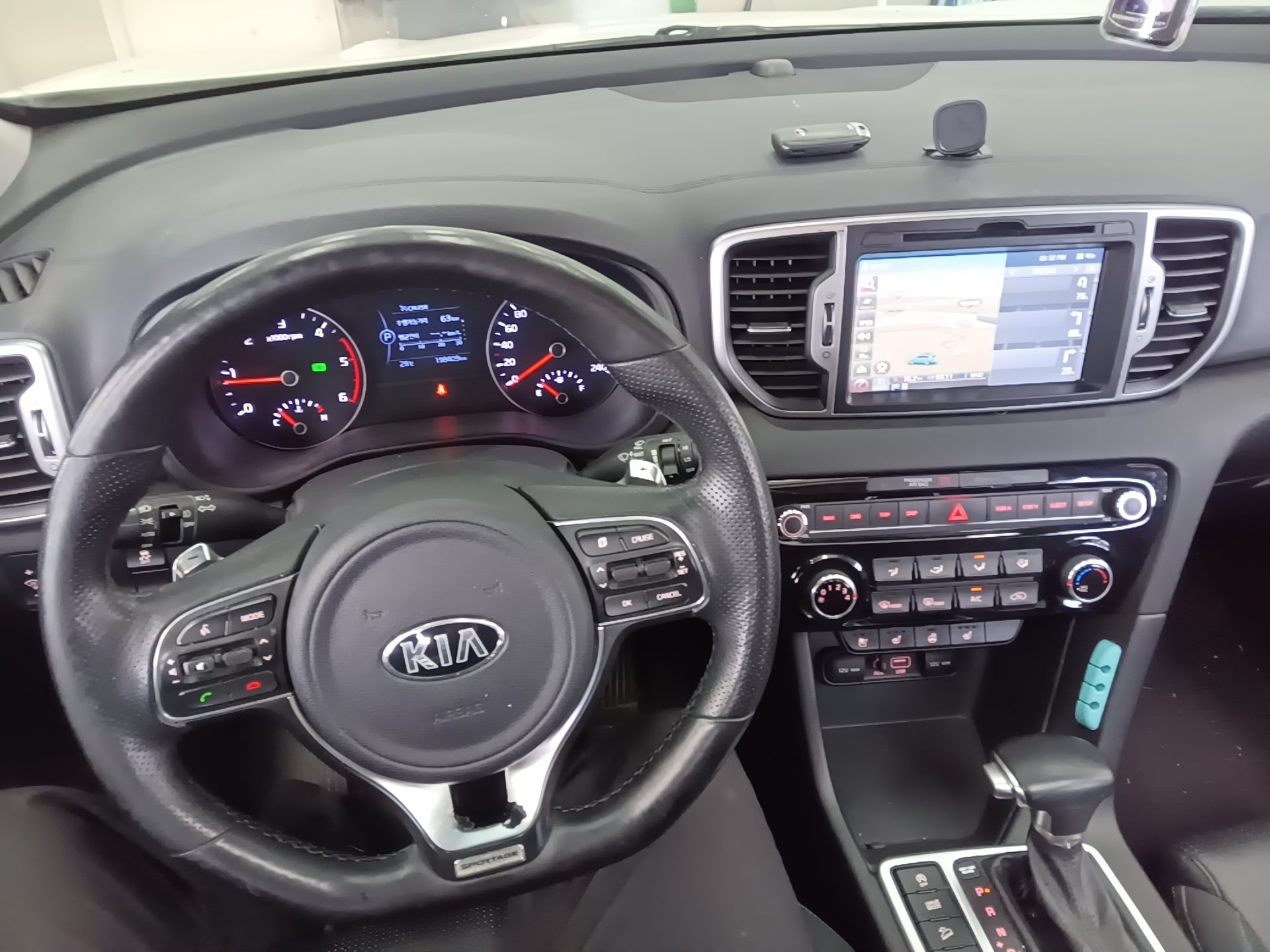 KIA NEW SPORTAGE 1.7 2WD NOBLESSE 2016 - zdjęcie 17