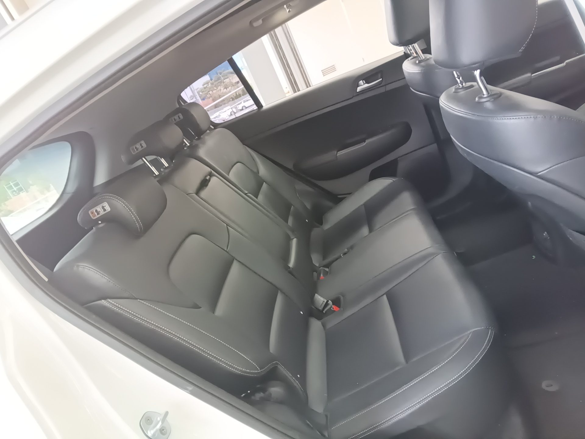 KIA NEW SPORTAGE 1.7 2WD NOBLESSE 2016 - zdjęcie 19