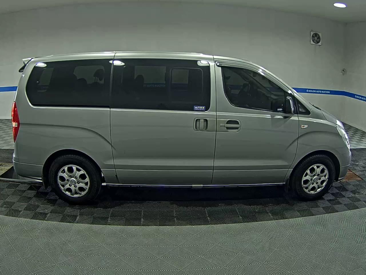 HYUNDAI GRAND STAREX 11-SEATER DIESEL CVX LUXURY 2015 - zdjęcie 4