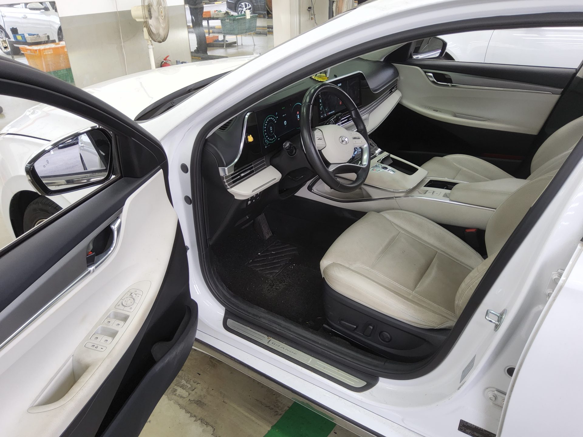 HYUNDAI THE NEW GRANDEUR IG GASOLINE 2.5 LE BLANC 2023 - zdjęcie 10