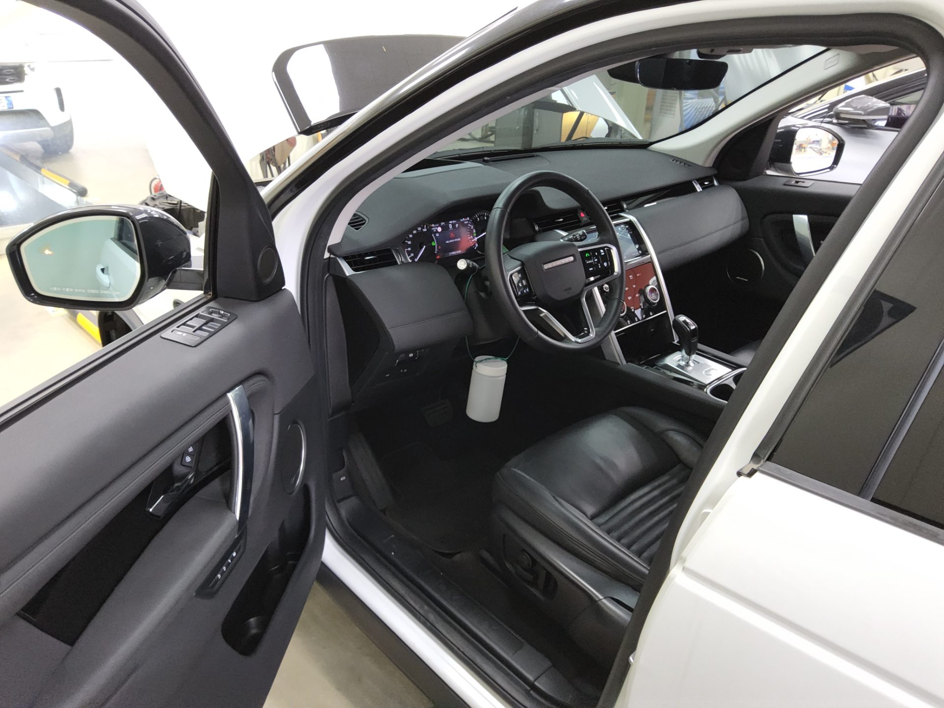 LAND ROVER DISCOVERY SPORT 2.0 P250 SE 2023 - zdjęcie 10