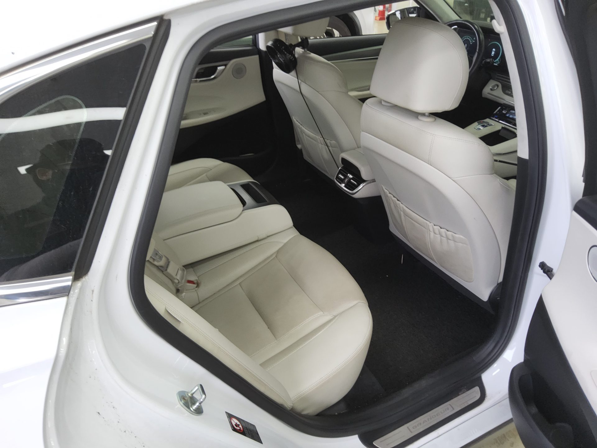 HYUNDAI THE NEW GRANDEUR IG GASOLINE 2.5 LE BLANC 2023 - zdjęcie 13