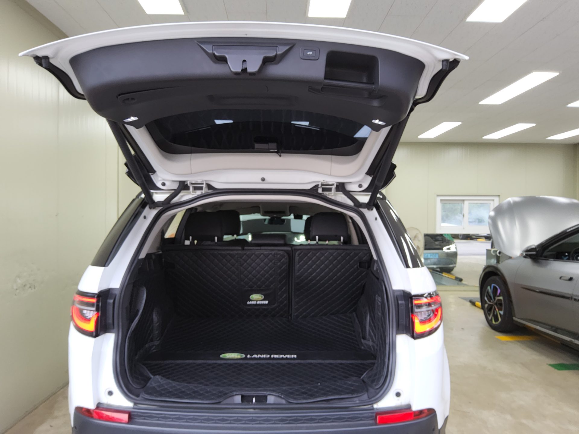 LAND ROVER DISCOVERY SPORT 2.0 P250 SE 2023 - zdjęcie 15