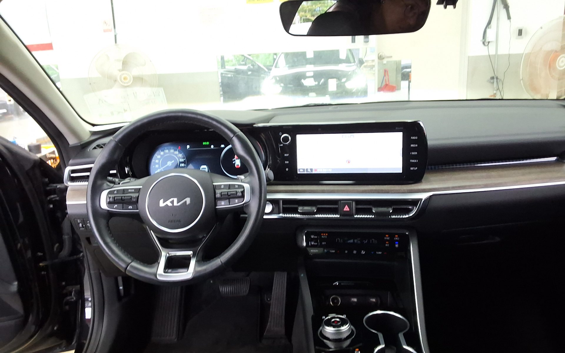 KIA NEW K5 (DL3) 2.0 GASOLINE SIGNATURE 2023 - zdjęcie 11