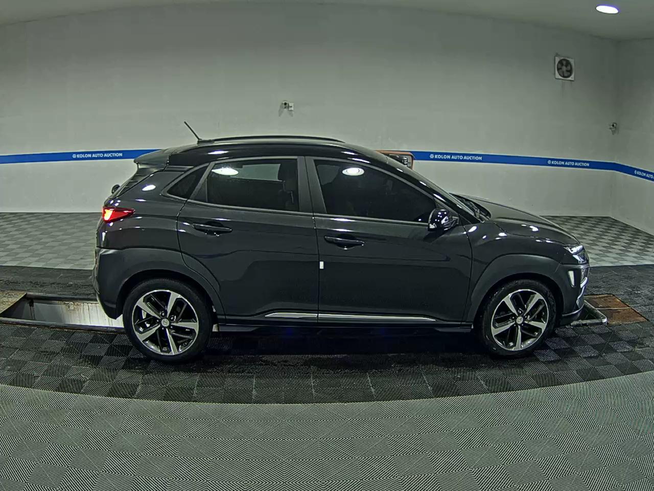 HYUNDAI KONA 1.6 GASOLINE 4WD PREMIUM 2018 - zdjęcie 4