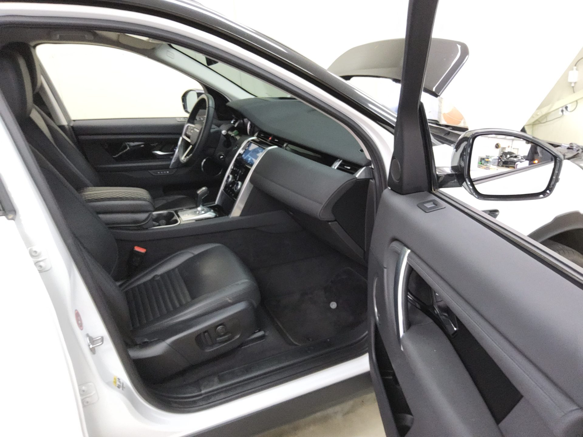 LAND ROVER DISCOVERY SPORT 2.0 P250 SE 2023 - zdjęcie 14