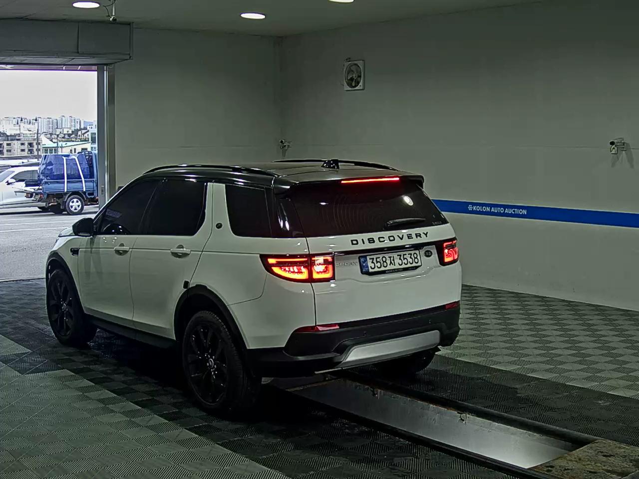LAND ROVER DISCOVERY SPORT 2.0 P250 SE 2023 - zdjęcie 6