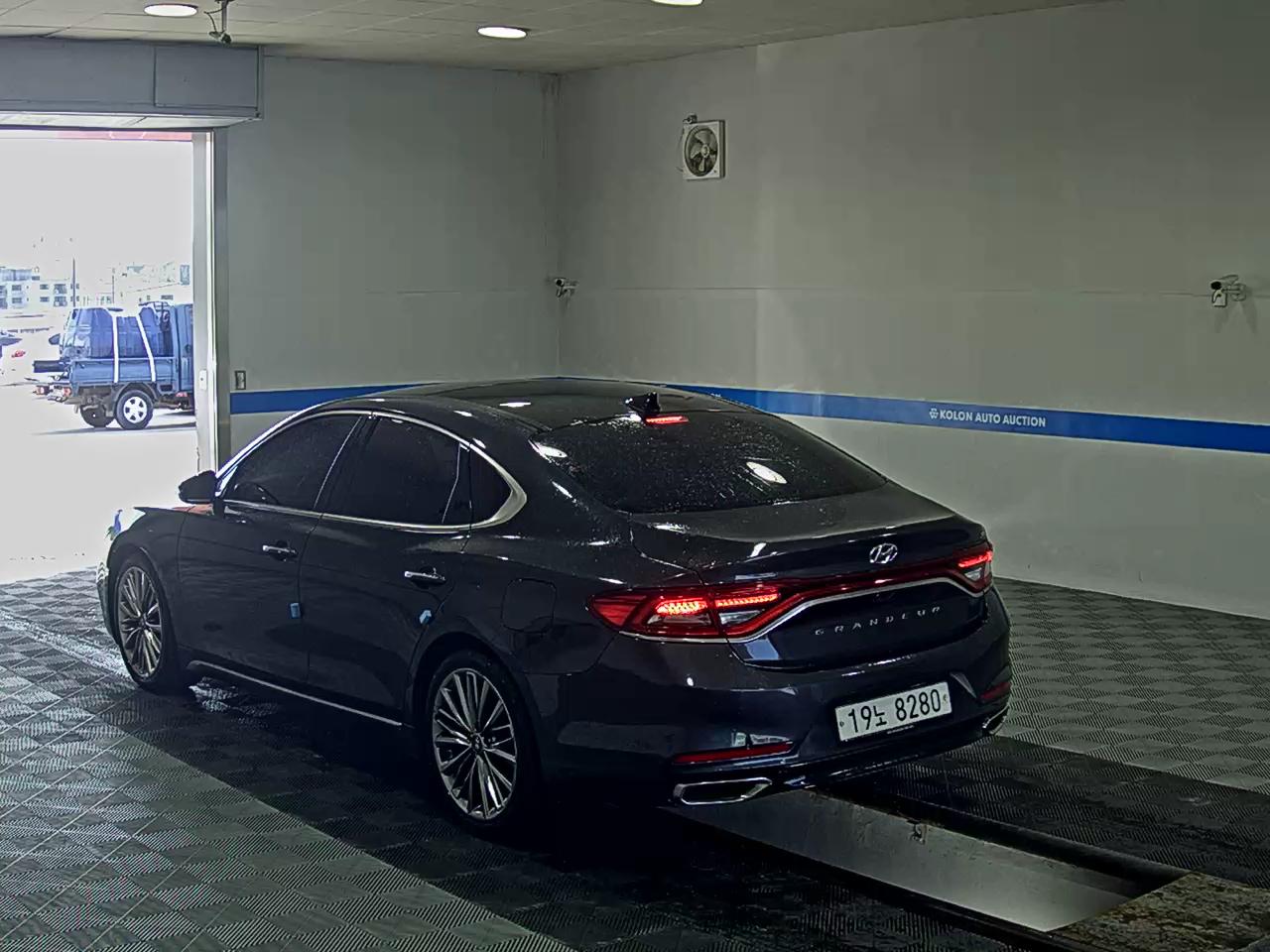HYUNDAI GRANDEUR IG 3.0 GDi EXCLUSIVE SPECIAL 2019 - zdjęcie 6