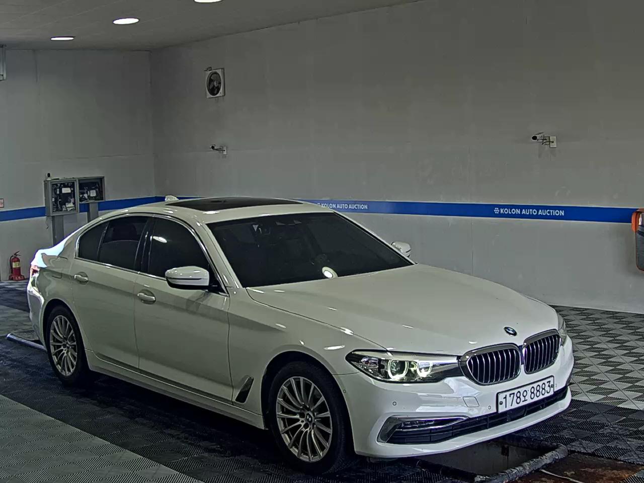 BMW 5 SERIES (7TH GEN) 520i LUXURY 2020 - zdjęcie 3