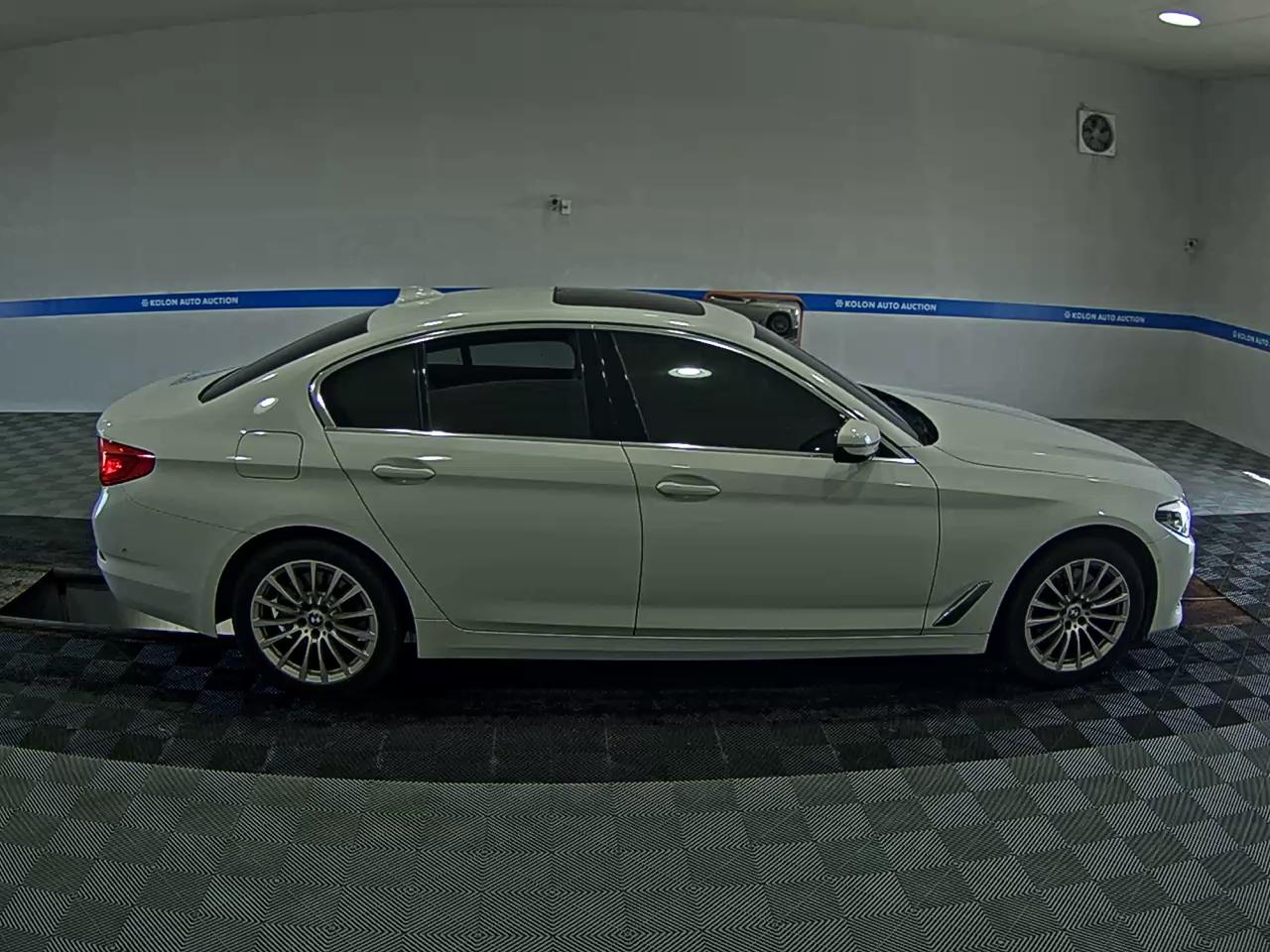 BMW 5 SERIES (7TH GEN) 520i LUXURY 2020 - zdjęcie 4